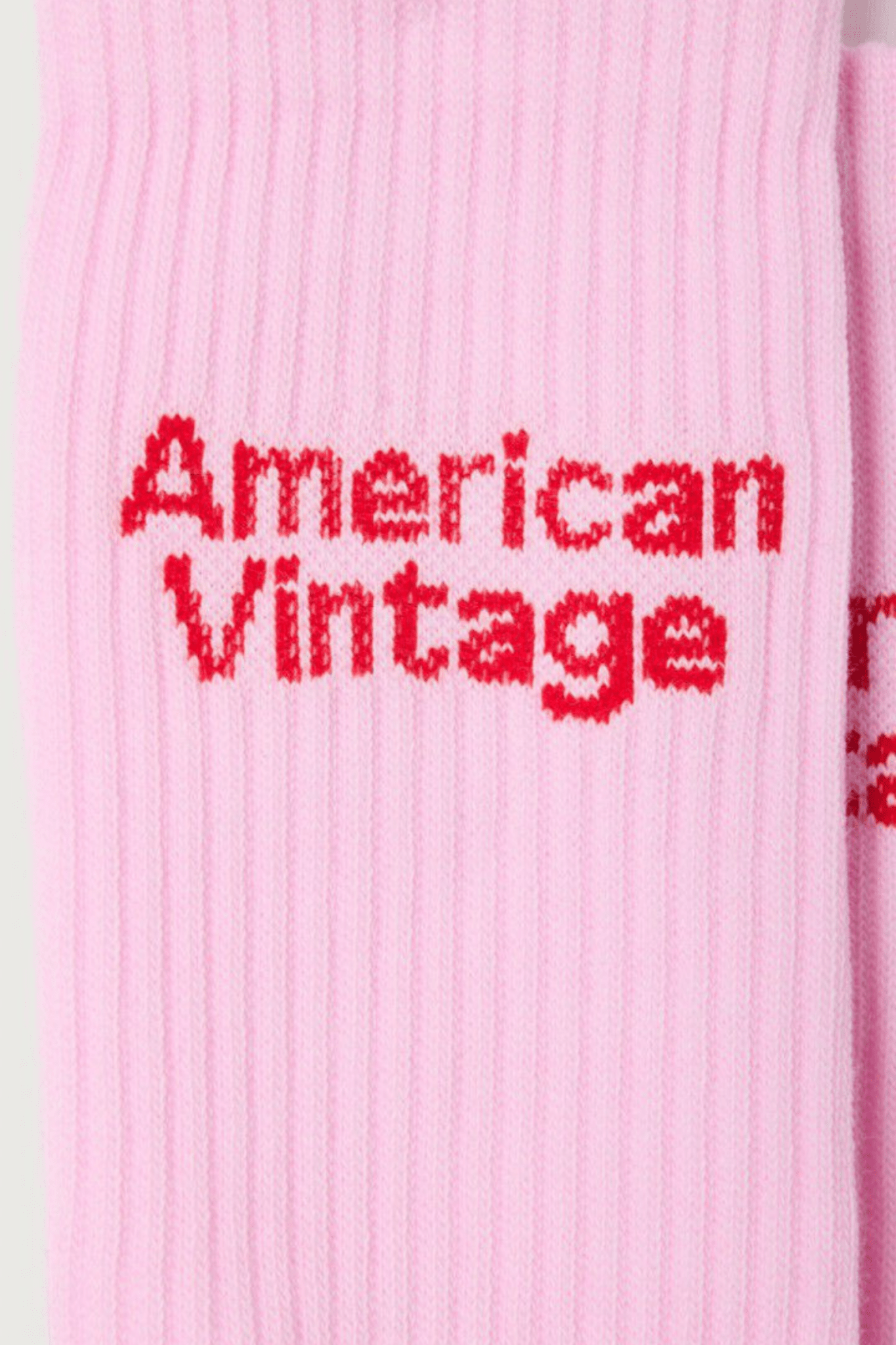 Pink ribbed fabric with 'American Vintage' text in red.