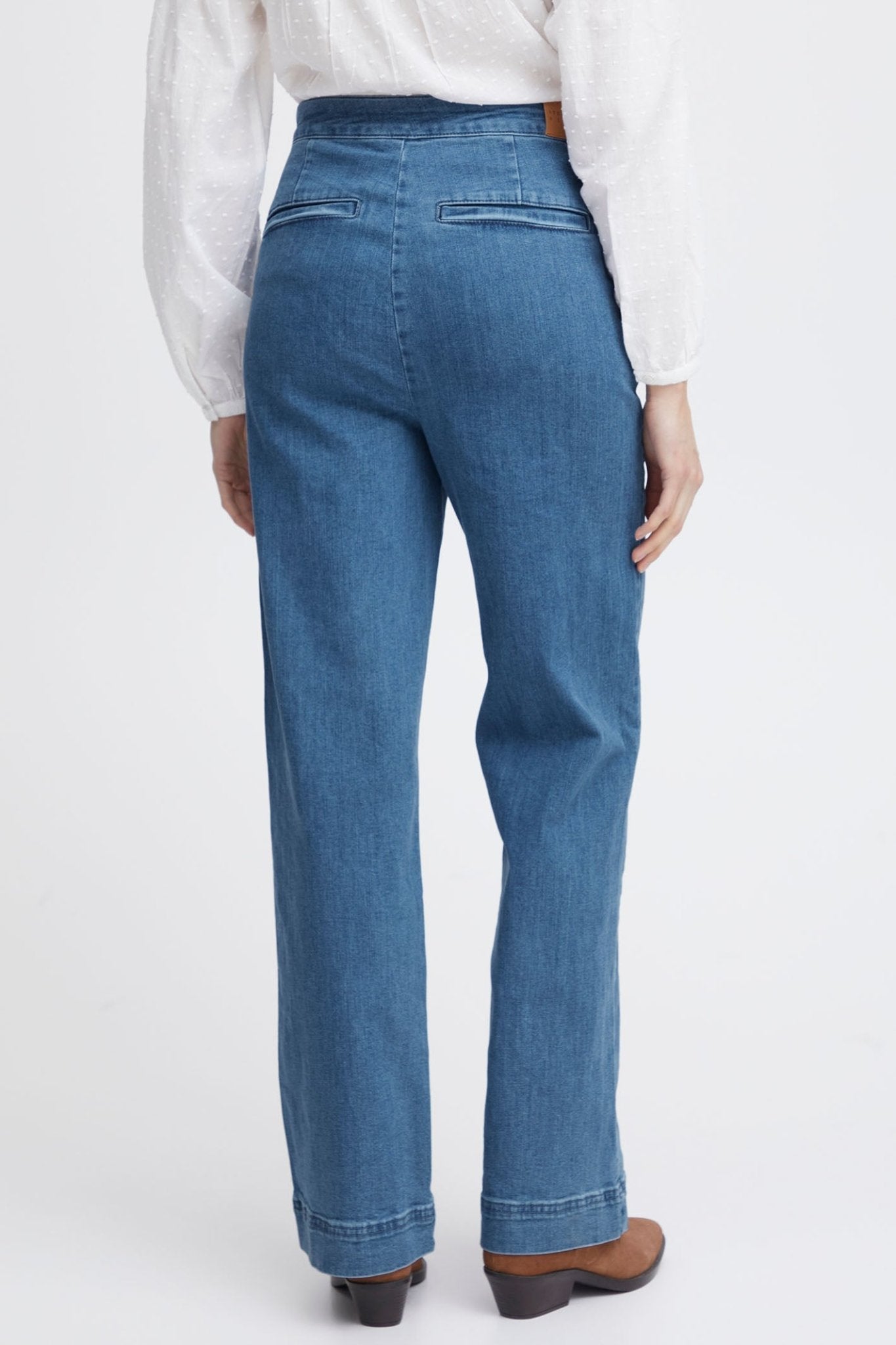 Atelier Reve 20119910 IRHARPER Medium Blue Washed Denim Button Detail Jeans - Dotique Chesterfield