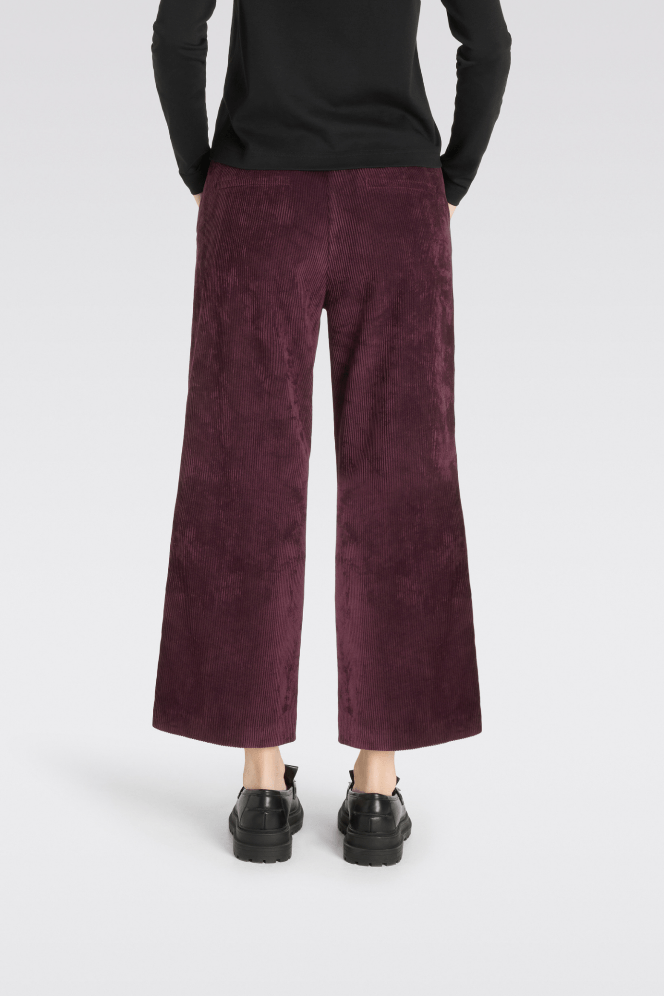 MAC Chiara cropped fluid corduroy trousers in aubergine – Dotique