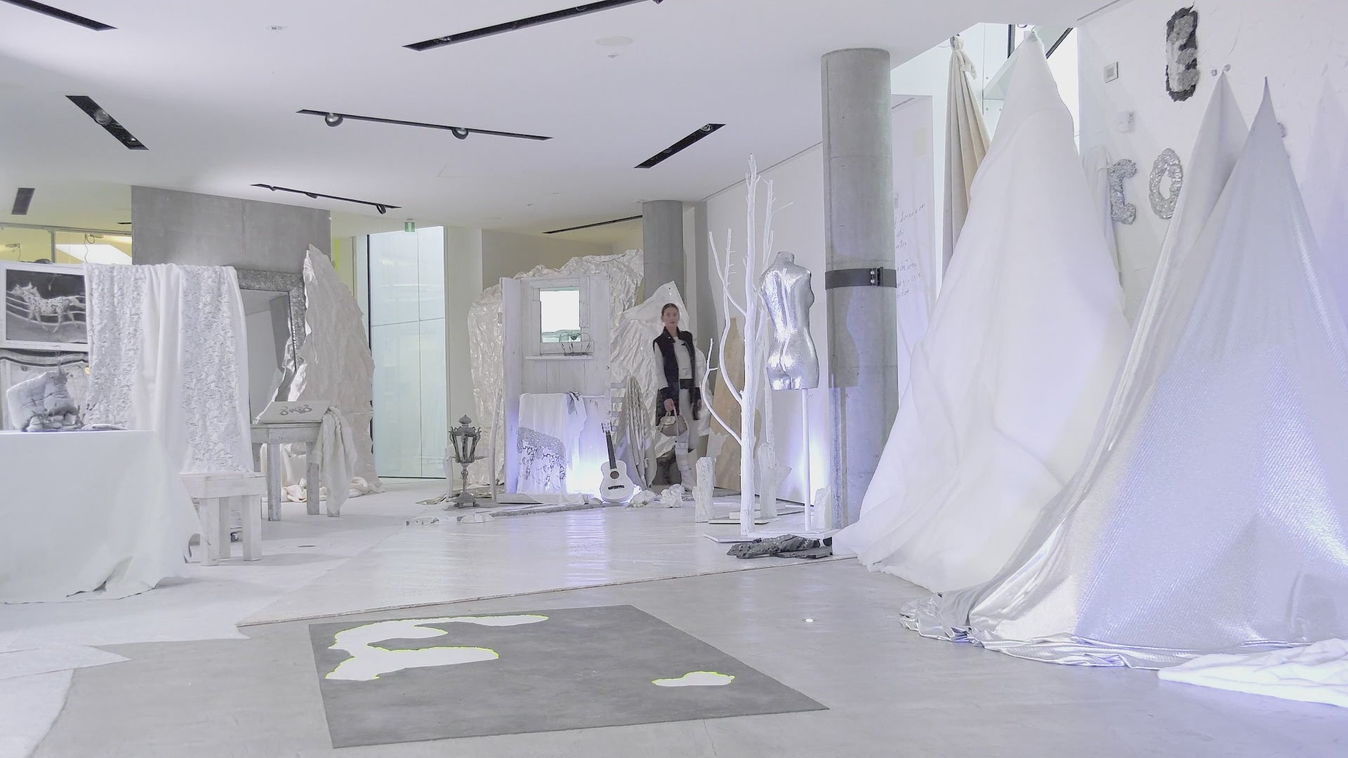 Elisa Cavaletti Nero Black Textured Gilet  – ELW257028902 02001