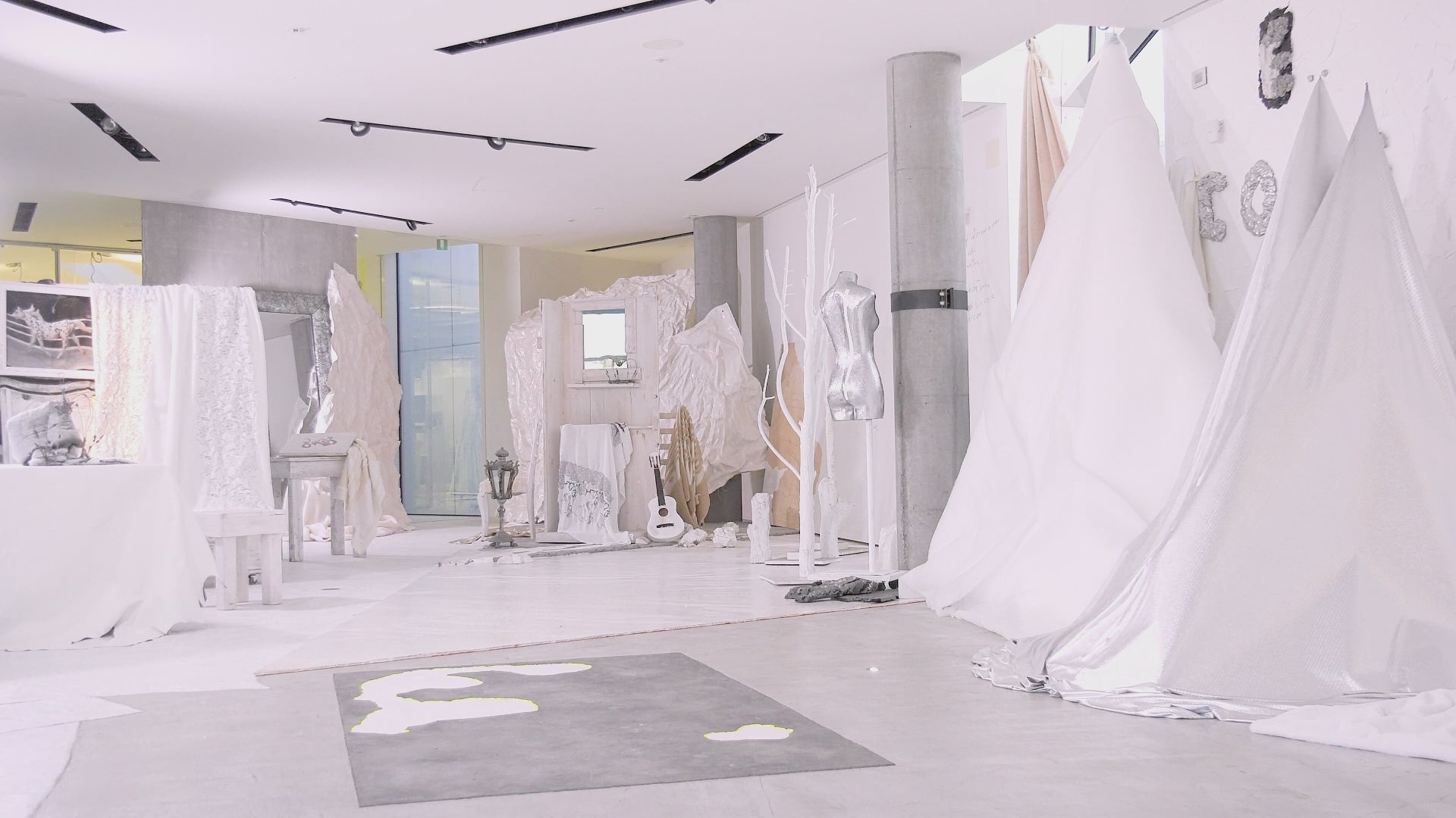 Elisa Cavaletti Glacier Grey Shimmer Knit Jumper with Cut-Out Sleeves – EJW254010901 22098