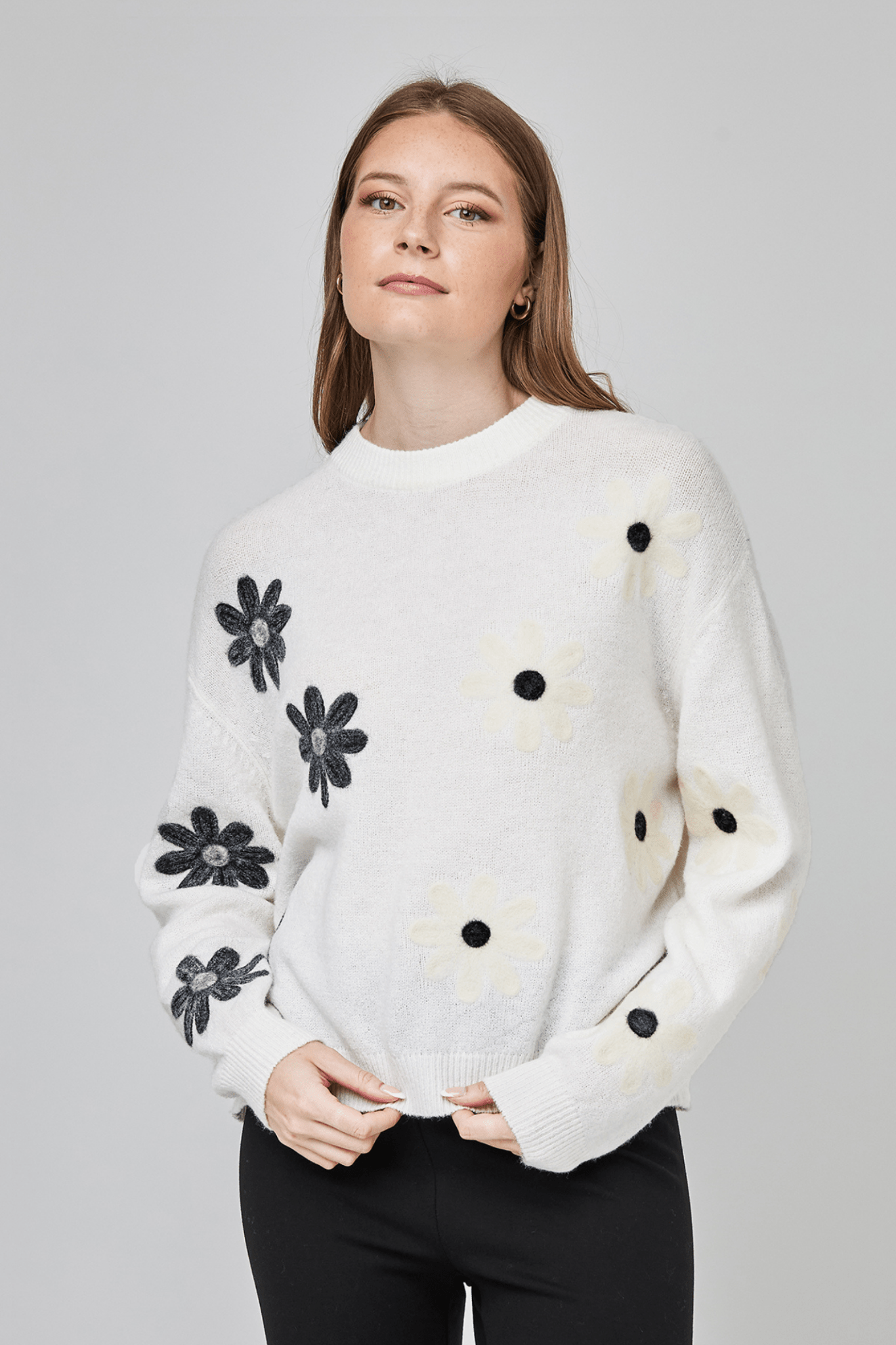 UCHUU CF25-918 Crew Neck Sweater with Floral Appliqués – Dotique