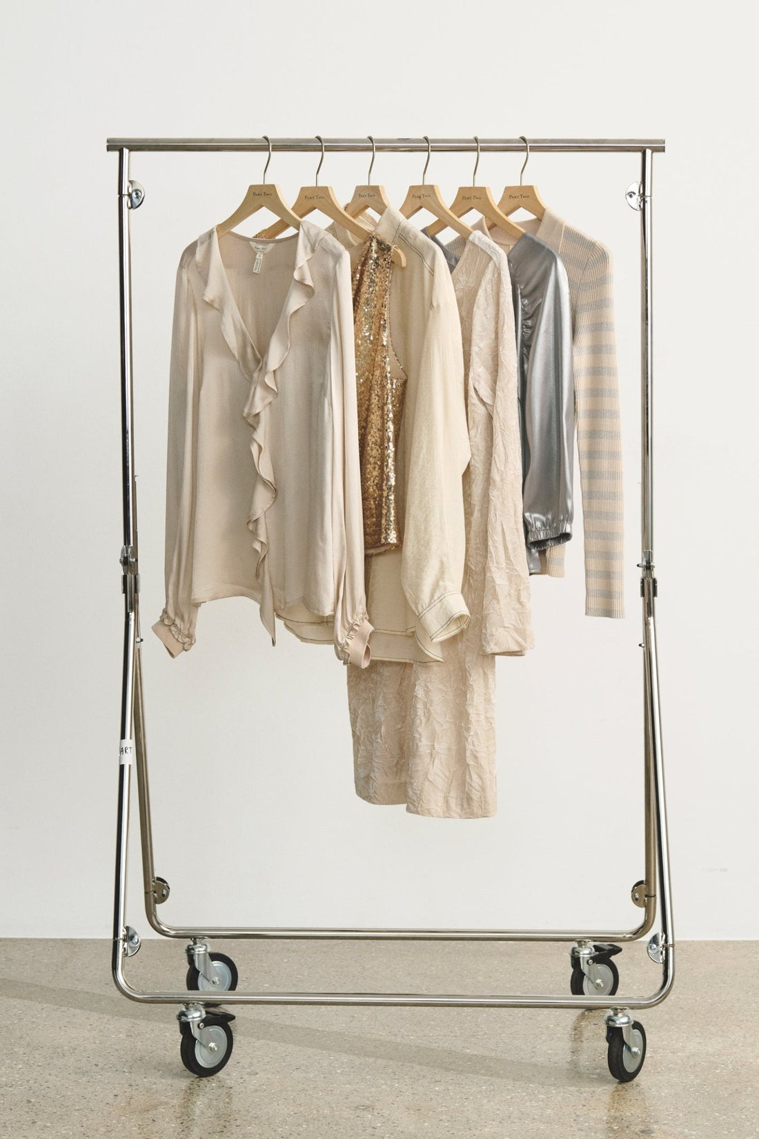 How to Build a Timeless Wardrobe That Works for Every Season - Dotique