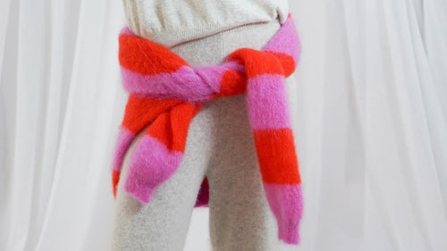 Discover TWNS The Label at Dotique – a contemporary Belgian knitwear brand designed for women who love timeless style with a confident use of colour. Combining modern silhouettes with exceptionally soft premium yarns, every piece is created to become a wa