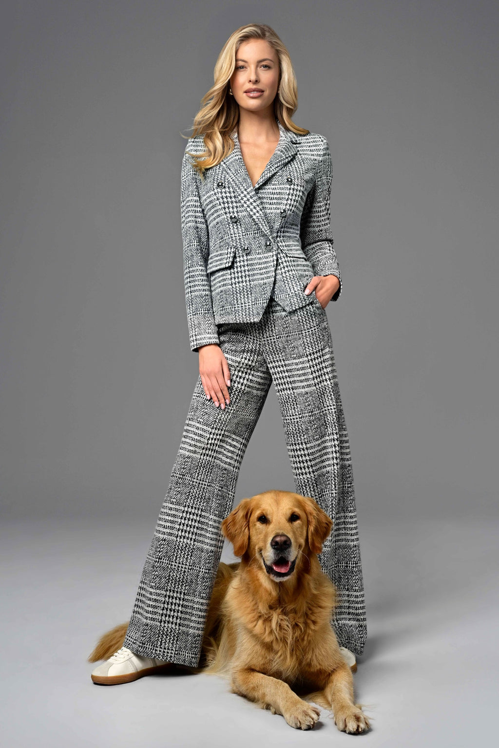 Robell Yasi wide leg trousers in silver check with stretch fabric and flattering 82cm length. Smart pull-on ladies trousers with a tailored look.