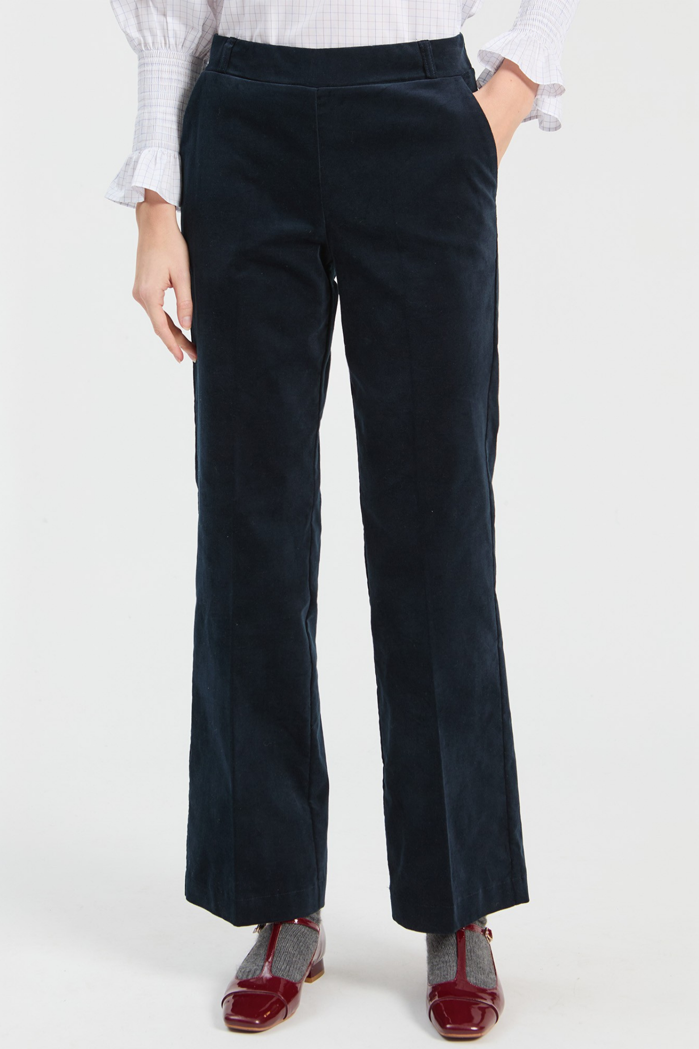 Shop the Vilagallo Martina Navy Velvet Trousers at Dotique. Luxurious straight-leg velvet trousers in navy, perfect for occasion dressing, festive styling and elegant everyday wear.