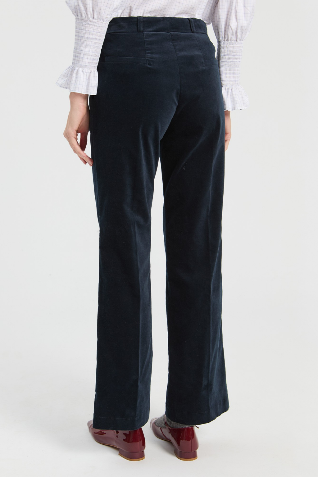 Shop the Vilagallo Martina Navy Velvet Trousers at Dotique. Luxurious straight-leg velvet trousers in navy, perfect for occasion dressing, festive styling and elegant everyday wear.