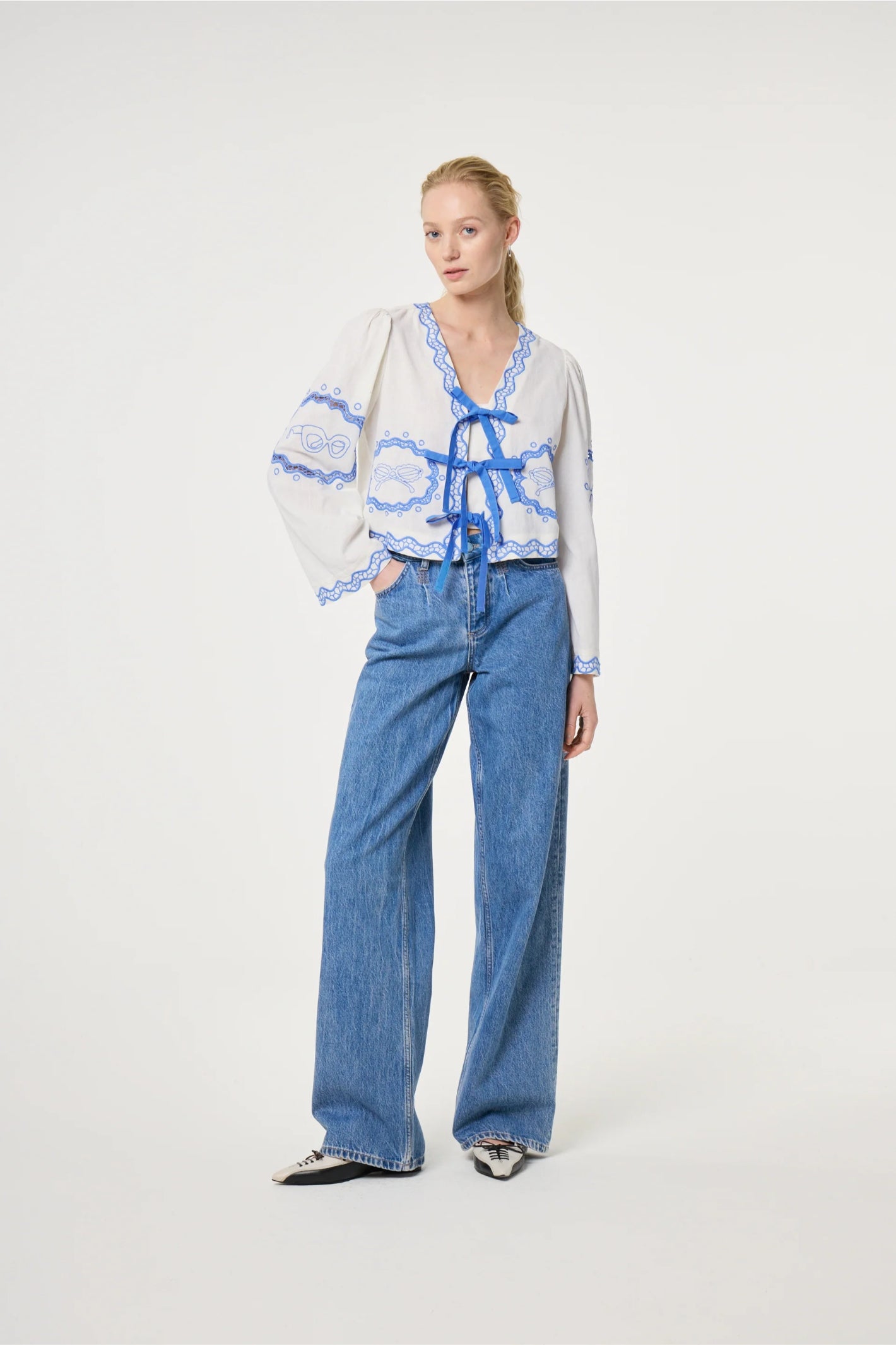 Model wearing Fabienne Chapot Serviette Blouse Cosy White/Blue by Fabienne Chapot, shop Fabienne Chapot at Dotique