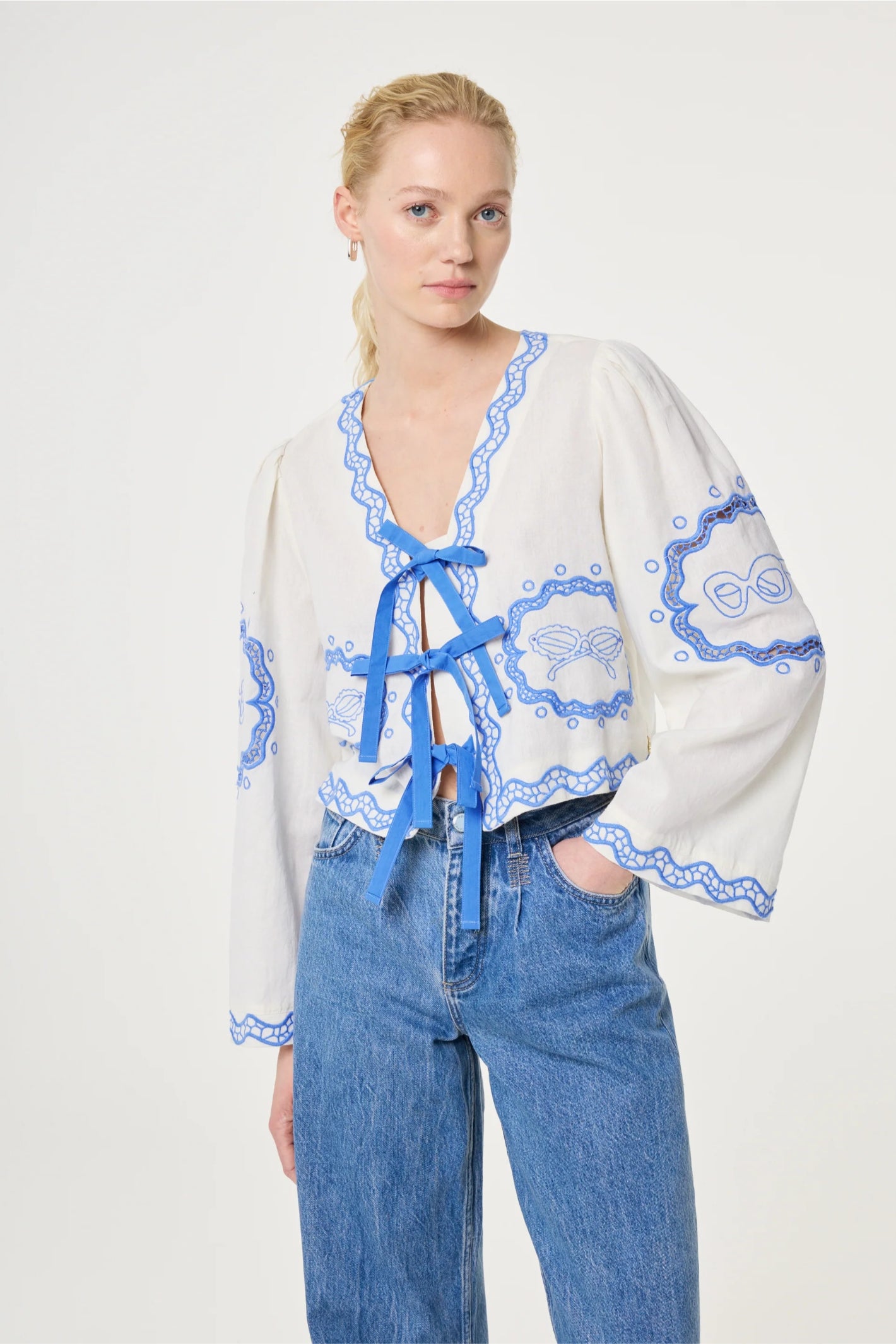 Woman in Fabienne Chapot Serviette Blouse Cosy White/Blue by Fabienne Chapot, shop Fabienne Chapot at Dotique