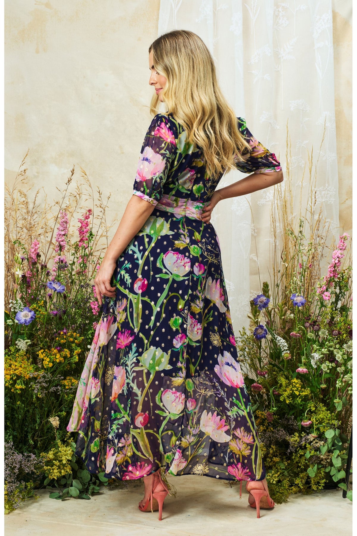 Shop Hope & Ivy at Dotique – Paige floral midi dress view 4