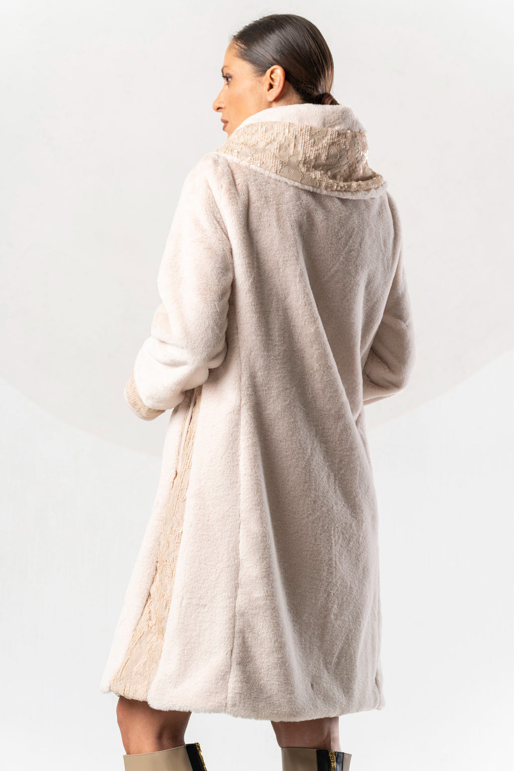 Discover the Elisa Cavaletti EJW268030100 Powder Pink Coat at Dotique. A luxurious long designer coat with beautiful mixed textures from AW26.