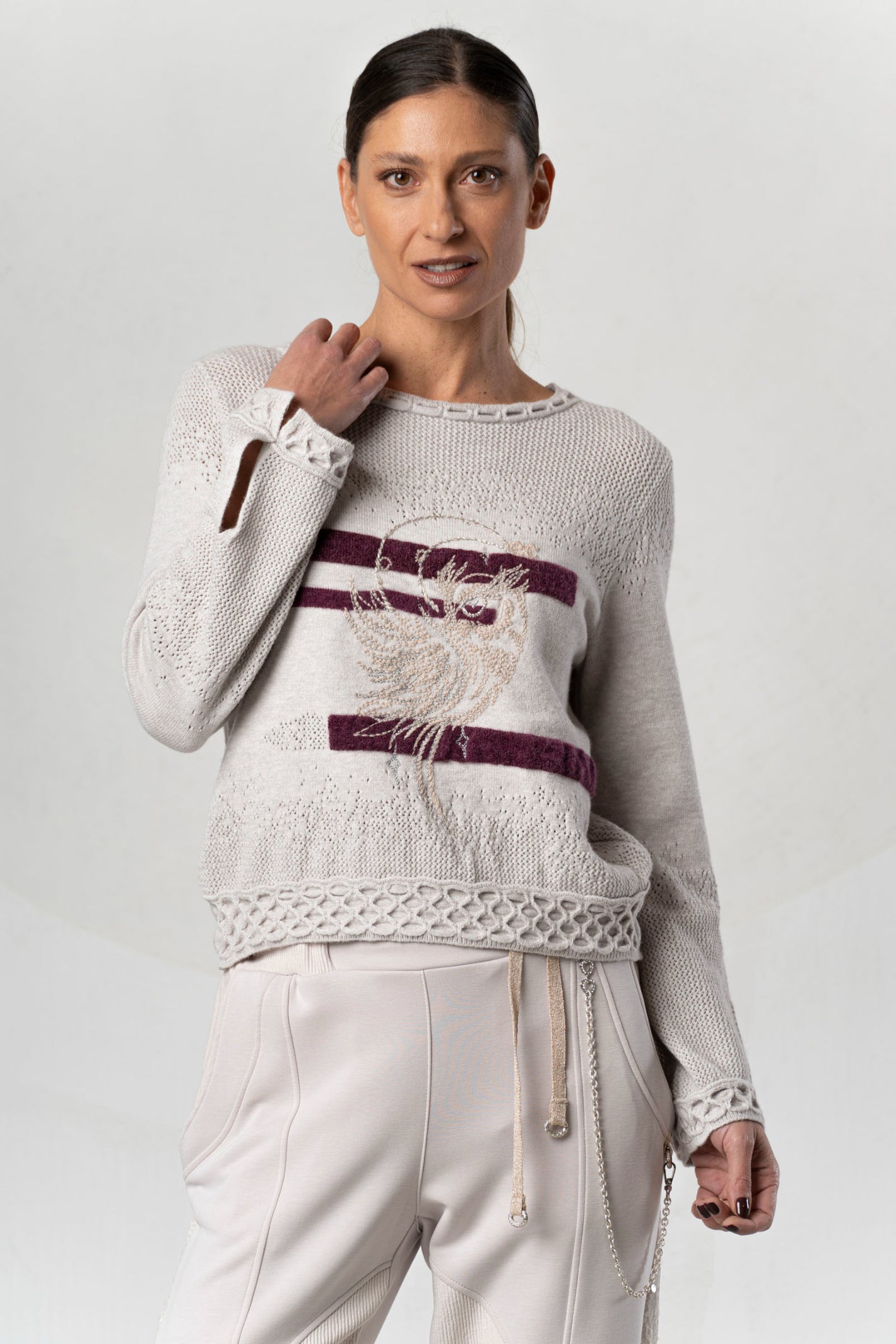 Discover the Elisa Cavaletti ELW264038805 Jumper at Dotique. Premium Italian knitwear in beige and bordeaux with distinctive AW26 detailing.