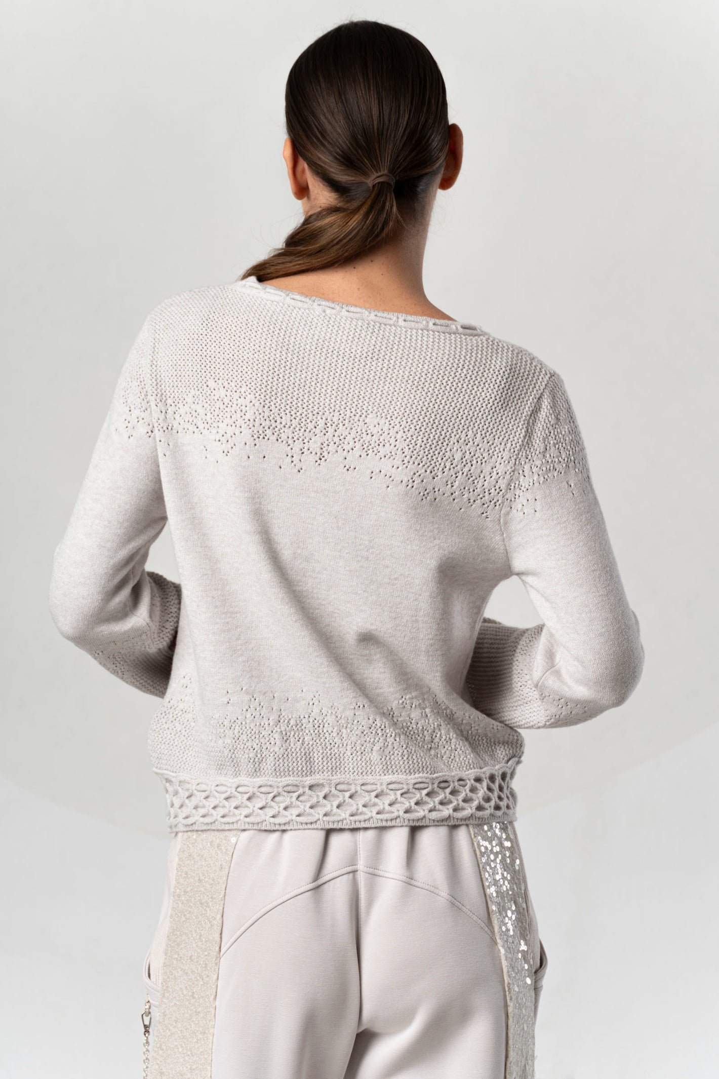 Discover the Elisa Cavaletti ELW264038805 Jumper at Dotique. Premium Italian knitwear in beige and bordeaux with distinctive AW26 detailing.