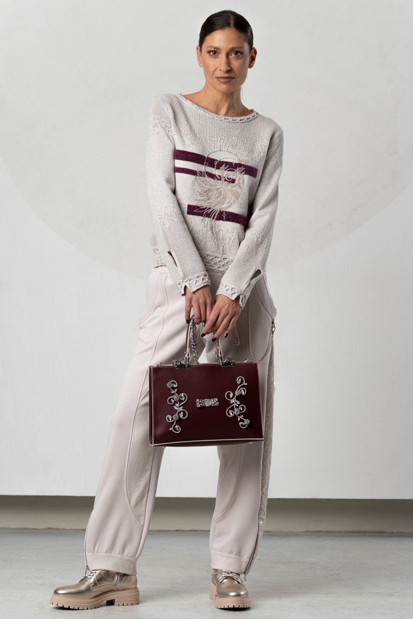 Discover the Elisa Cavaletti ELW264038805 Jumper at Dotique. Premium Italian knitwear in beige and bordeaux with distinctive AW26 detailing.