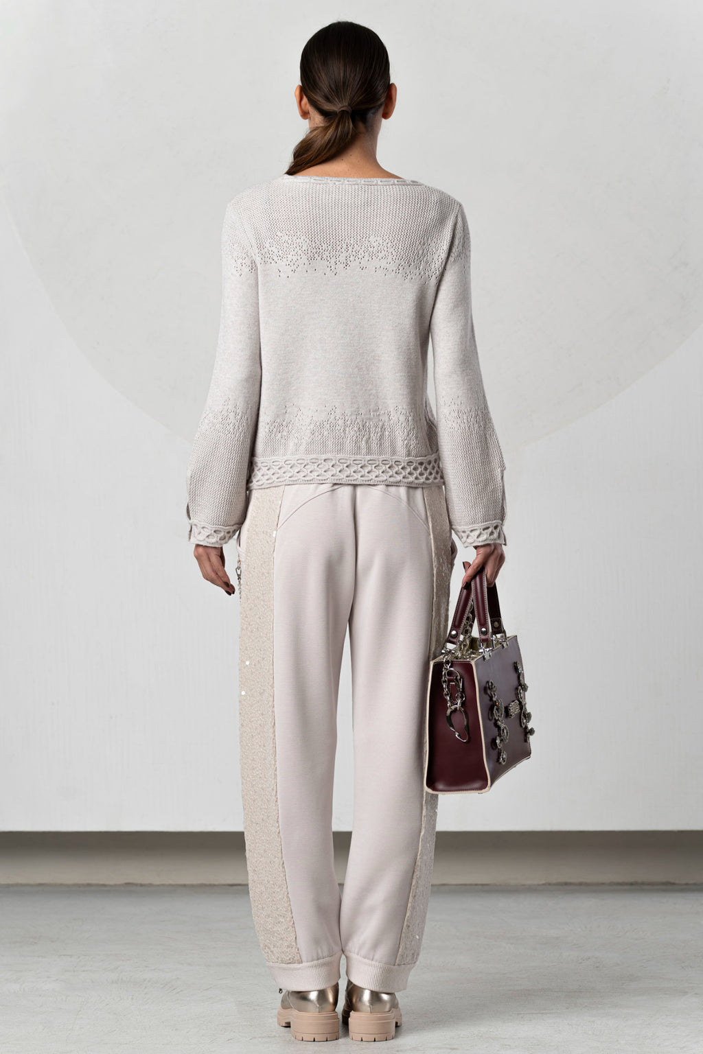 Discover the Elisa Cavaletti ELW264038805 Jumper at Dotique. Premium Italian knitwear in beige and bordeaux with distinctive AW26 detailing.