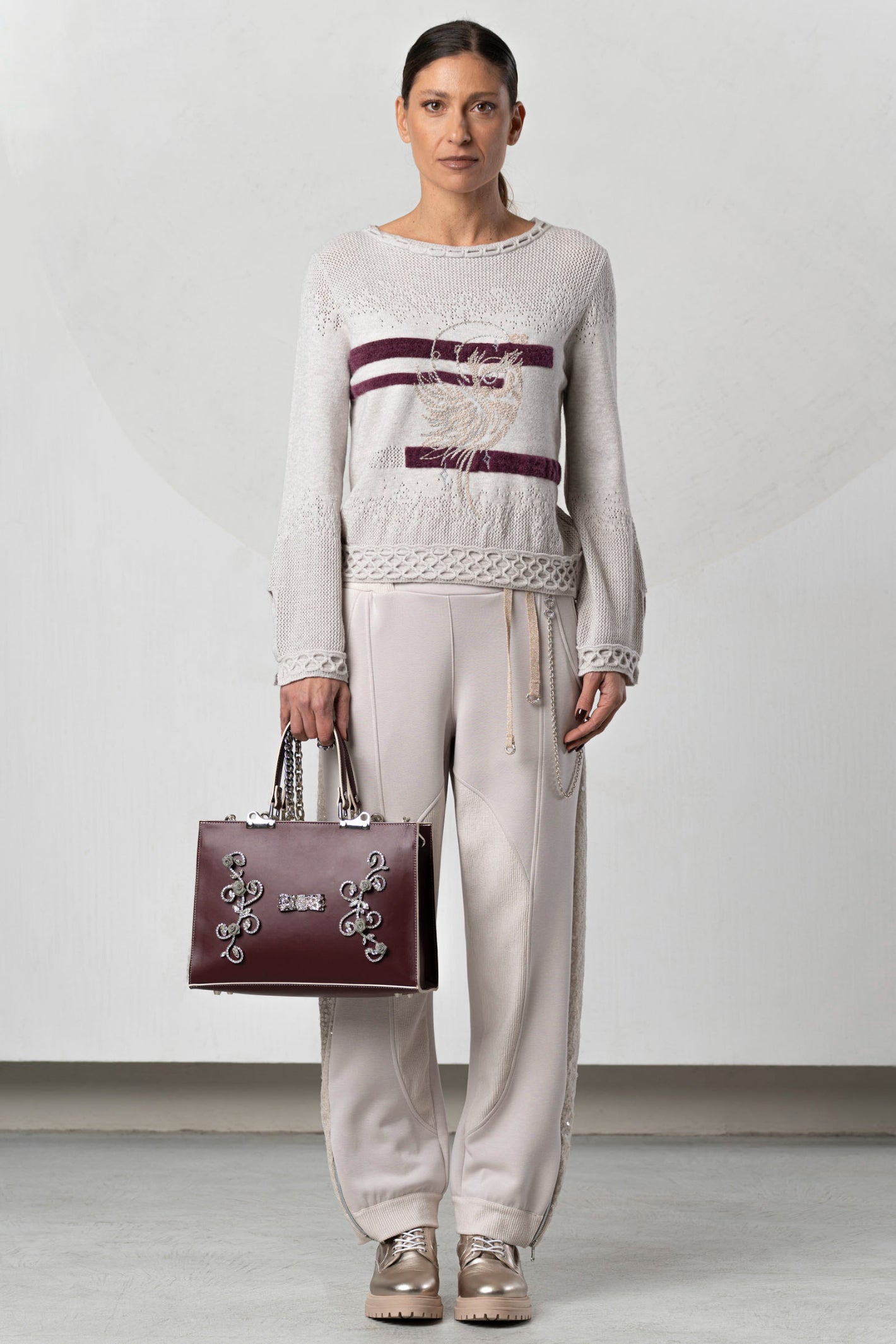 Discover the Elisa Cavaletti ELW264038805 Jumper at Dotique. Premium Italian knitwear in beige and bordeaux with distinctive AW26 detailing.