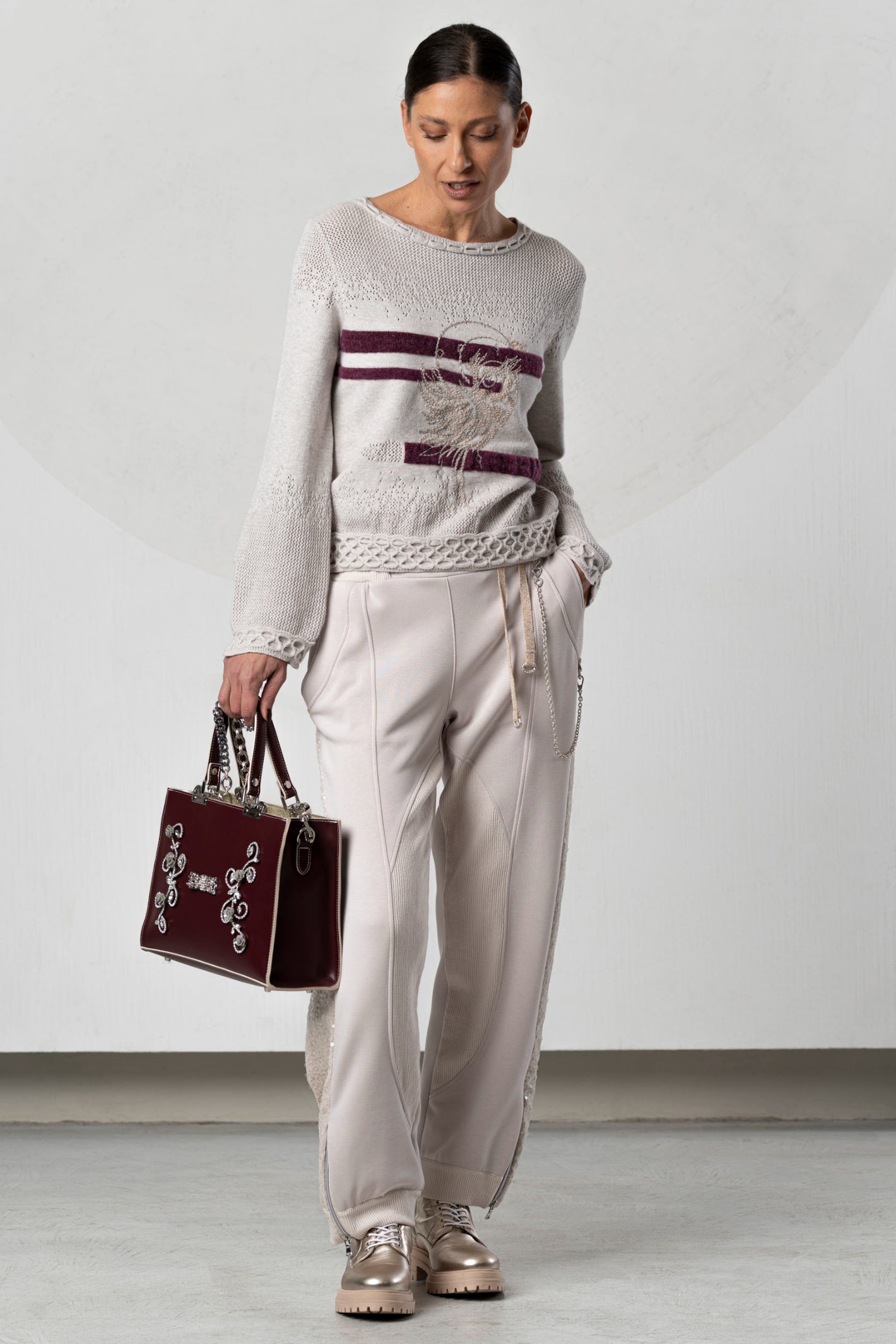 Discover the Elisa Cavaletti ELW264038805 Jumper at Dotique. Premium Italian knitwear in beige and bordeaux with distinctive AW26 detailing.