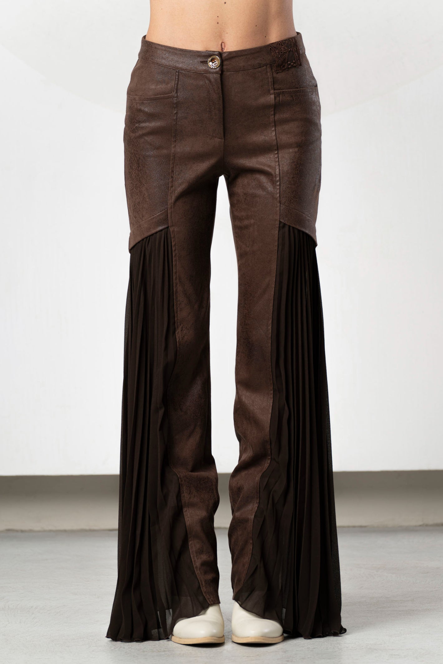 Shop Elisa Cavaletti ELW266069104 Brown Trousers at Dotique. Premium designer trousers with added stretch in a rich chocolate shade for AW26.