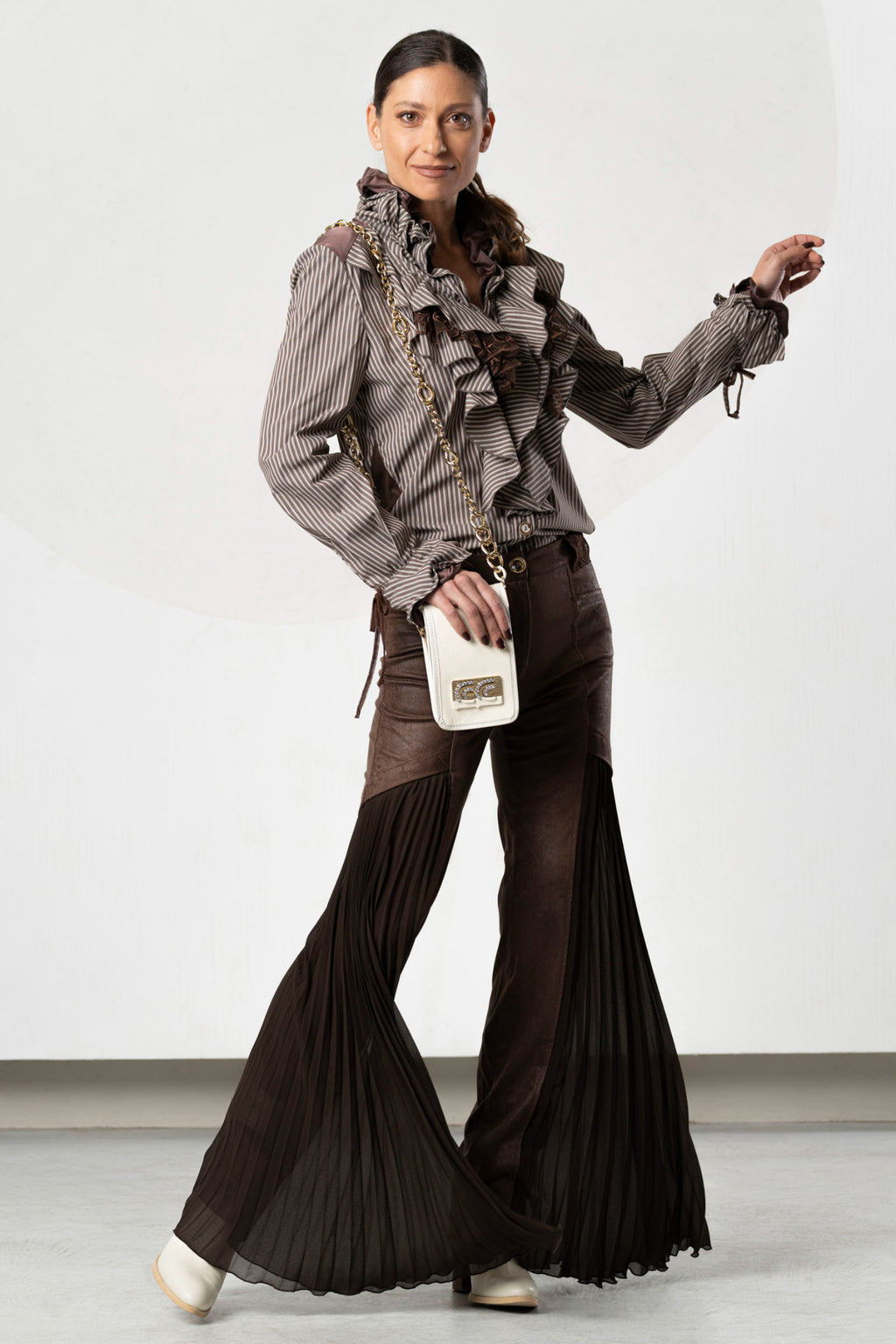 Shop Elisa Cavaletti ELW266069104 Brown Trousers at Dotique. Premium designer trousers with added stretch in a rich chocolate shade for AW26.