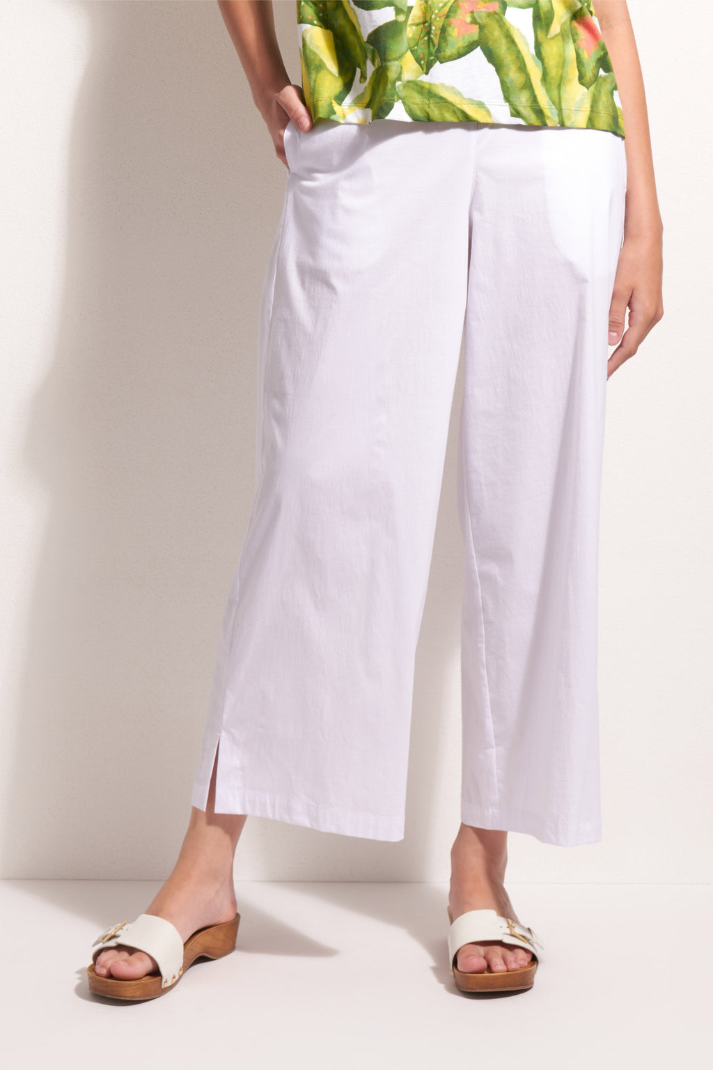 Foil Fo8259 Broad Horizon Trousers White styled with a green top, shop Foil at Dotique for elegant summer comfort
