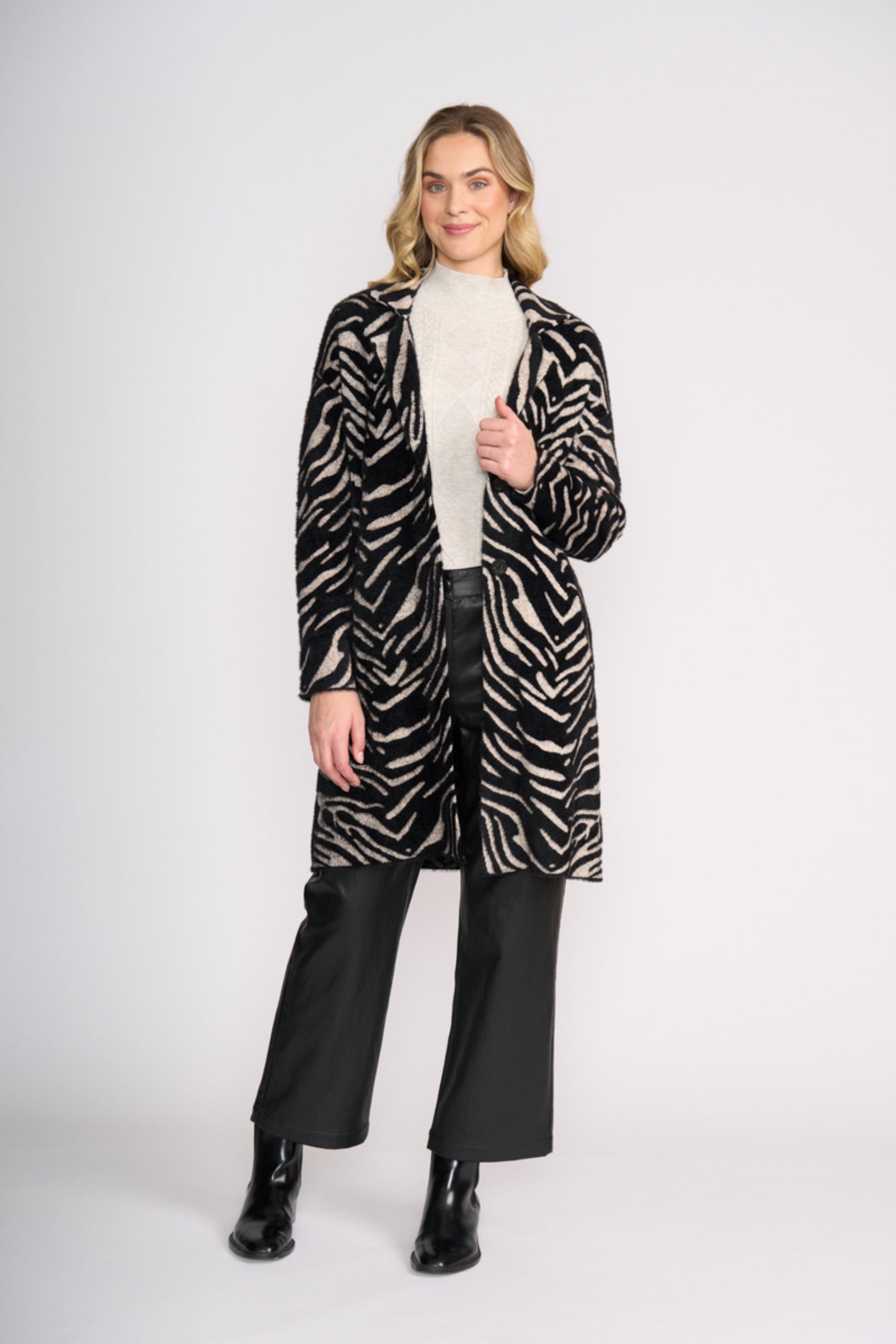 Foil FO8370 Lash Queen Coat Zebra
