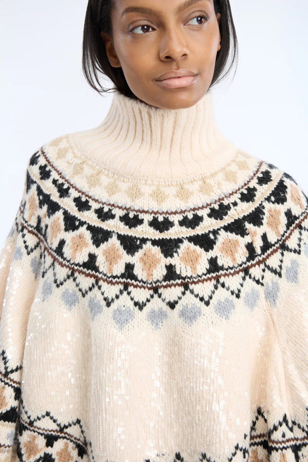 MUNTHE Verst Sequin Knitted Poncho – Mix Creme
