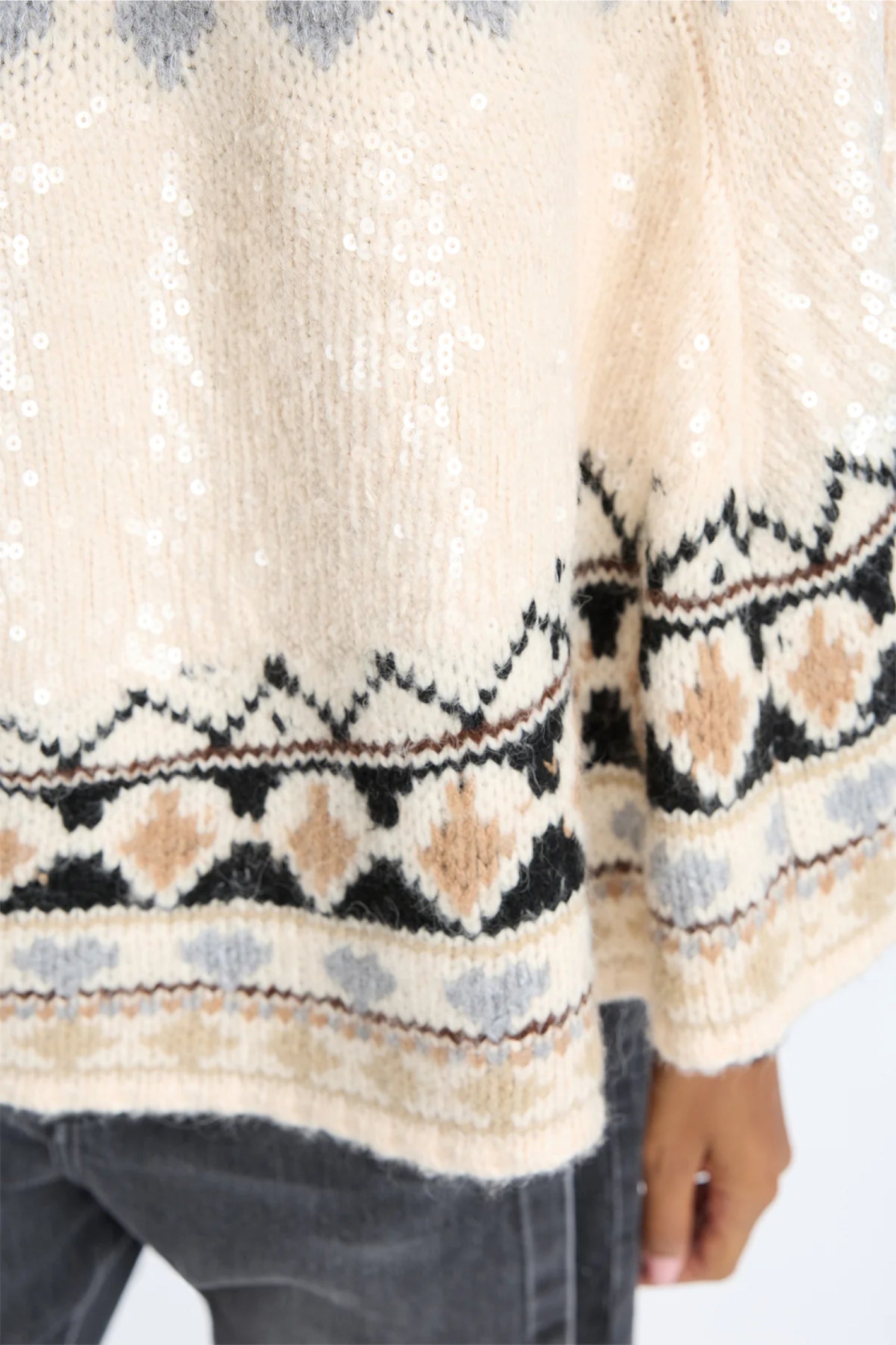 MUNTHE Verst Sequin Knitted Poncho – Mix Creme