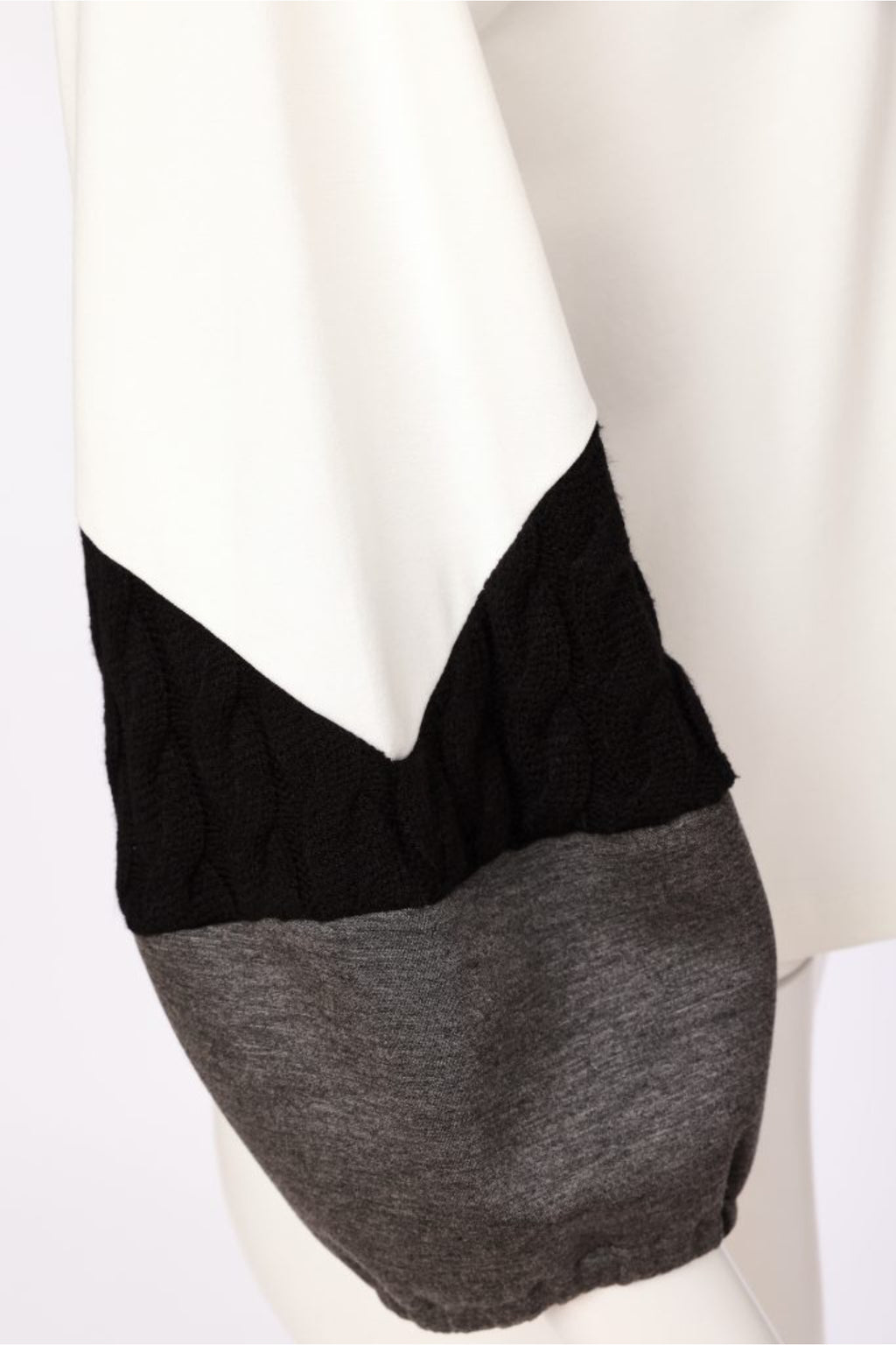 Naya NAW26313 Off White /Black Round Neck Soft Top With Colour Band Sleeve