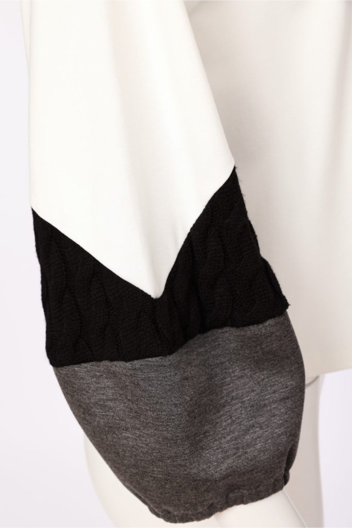 Naya NAW26313 Off White /Black Round Neck Soft Top With Colour Band Sleeve