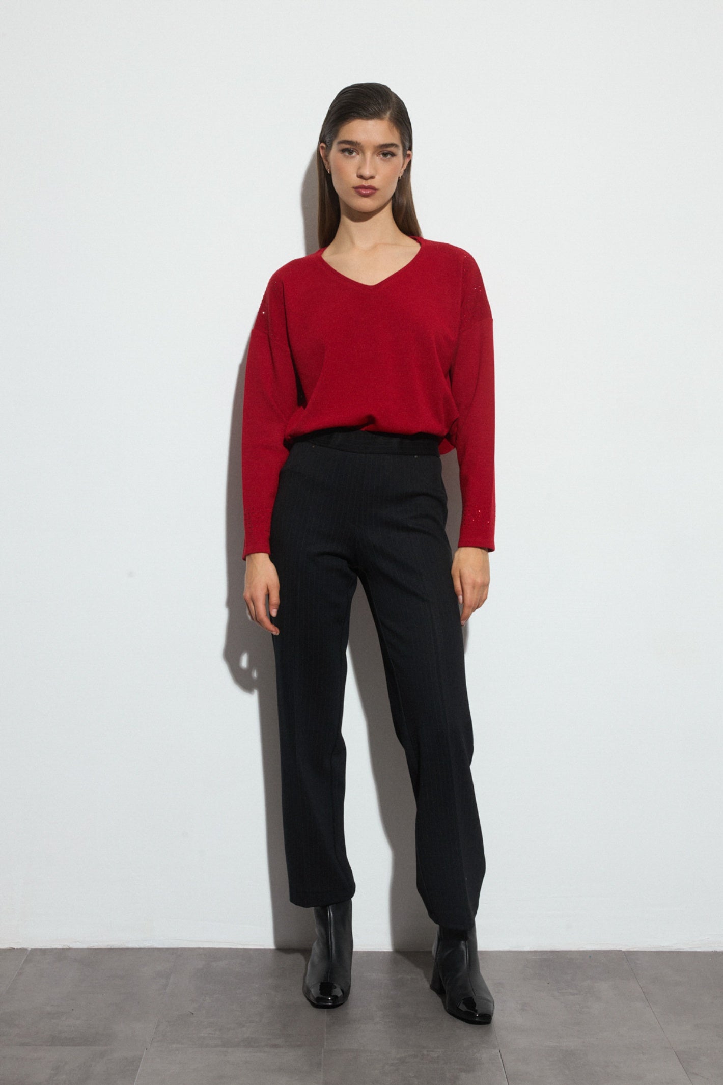 Shop the Tinta 4028302 Seia26 Women's Trousers in Black at Dotique. Comfortable pull-on trousers with a flattering tapered leg, perfect for effortless everyday and workwear styling.