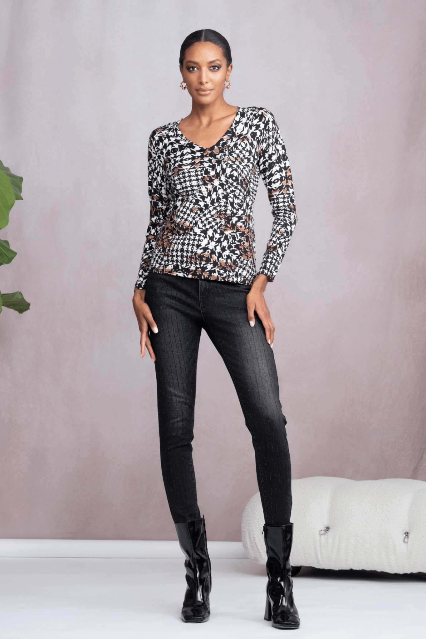 Alison Sheri A46202 Mixed Houndstooth V Neck Jumper
