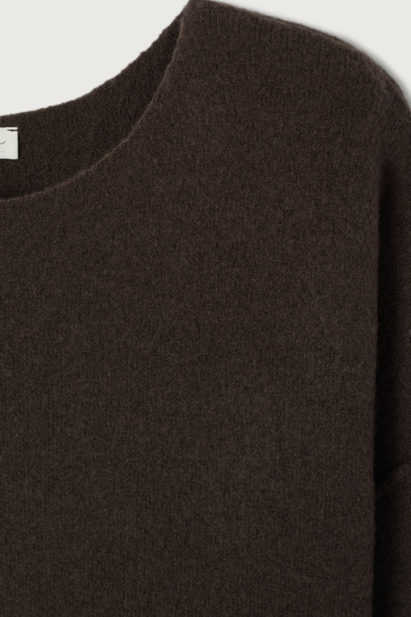 Shop the American Vintage Damsville Jumper in Brune Chine at Dotique. A luxuriously soft wool blend knit with a relaxed fit, boat neckline and rich chocolate brown melange finish.