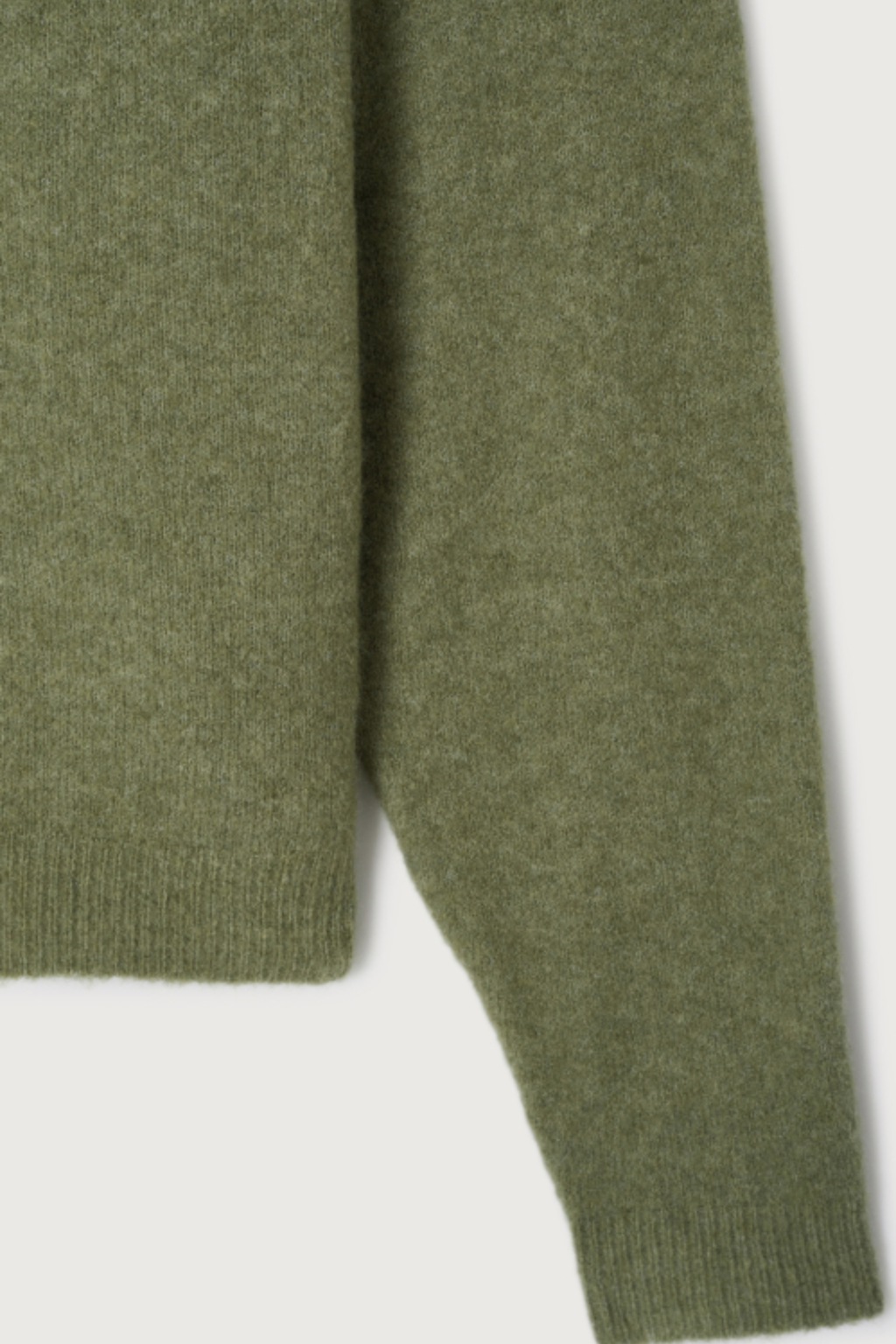 Shop the American Vintage Damsville Jumper in Lezard Chine at Dotique. A luxuriously soft wool blend knit in a relaxed fit with a timeless khaki green melange finish.