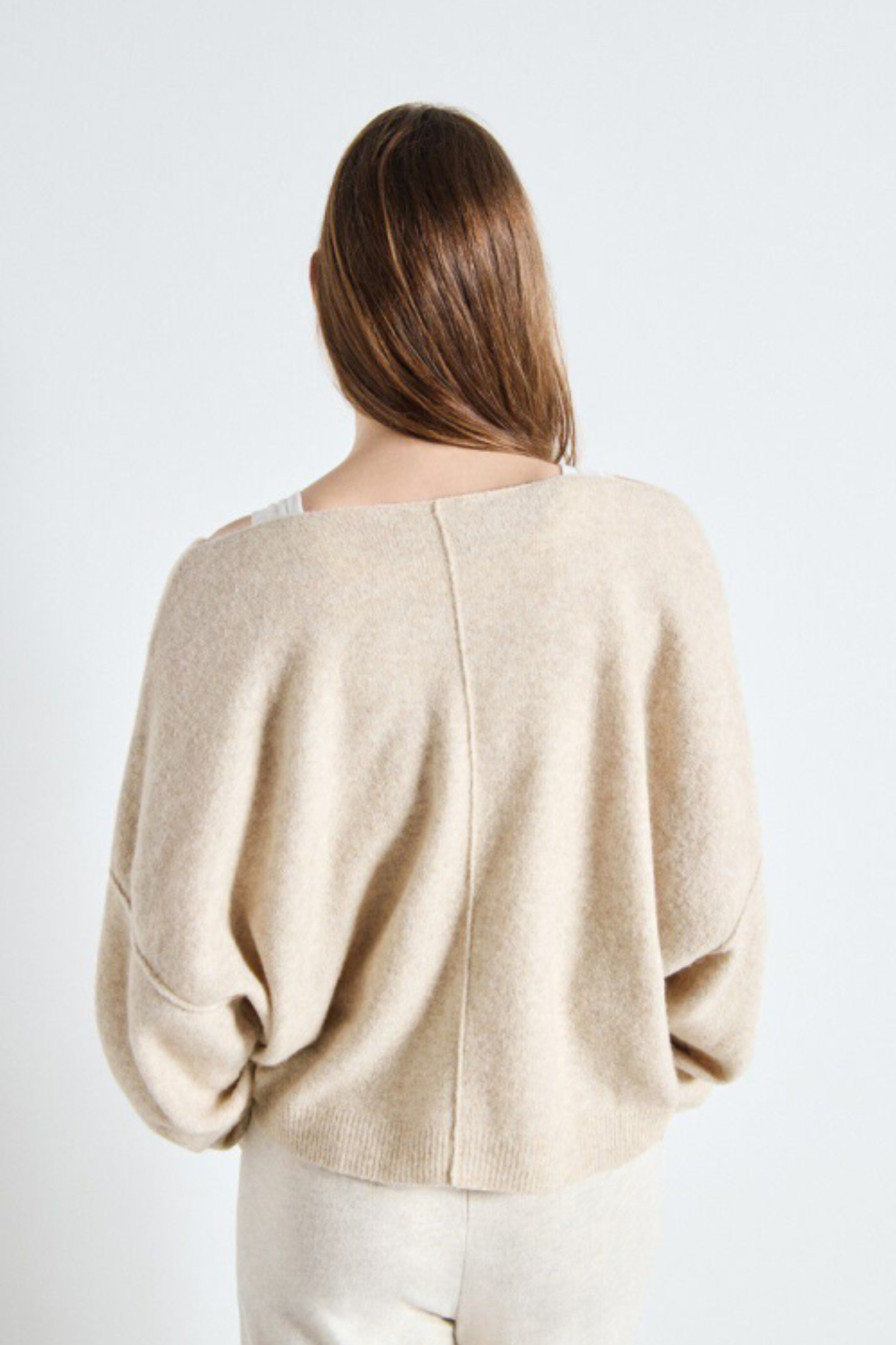 Shop the American Vintage Damsville Jumper in Sable Chine at Dotique. A soft lightweight knit with a relaxed fit, boat neckline and timeless neutral shade.