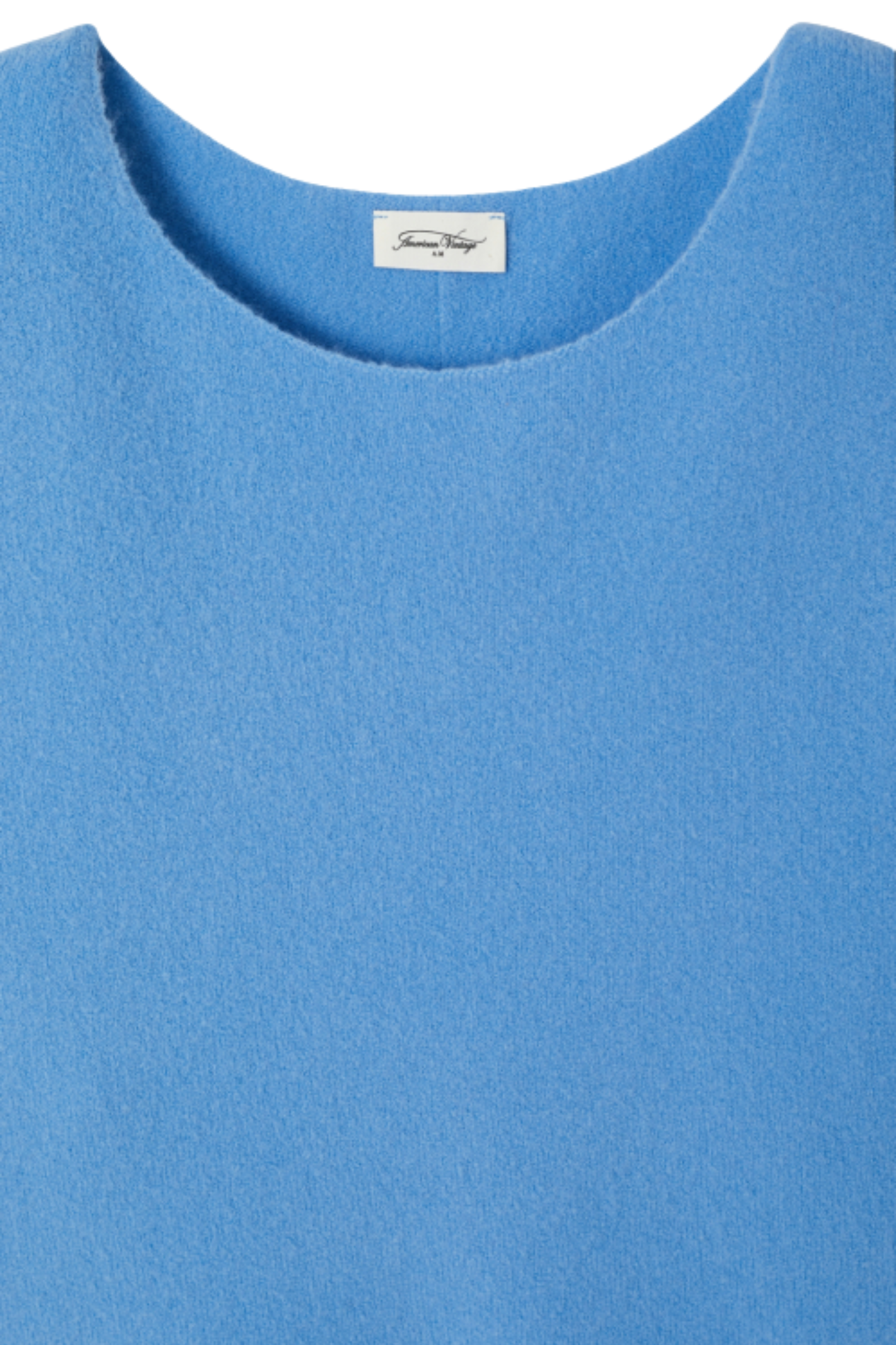 Shop the American Vintage Damsville Jumper in Siberie Chine at Dotique. A soft lightweight knit with a relaxed fit, boat neckline and vibrant blue shade.