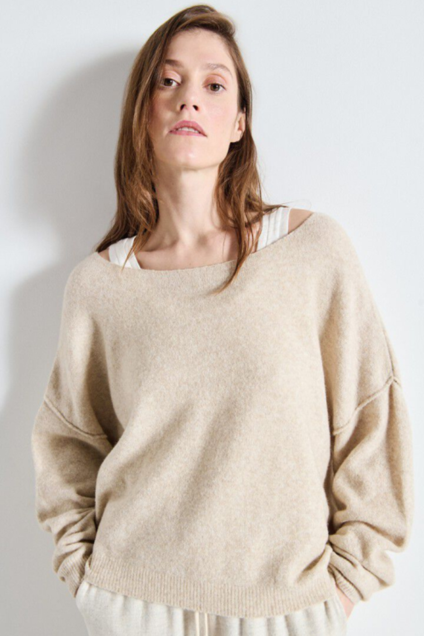 Shop the American Vintage Damsville Jumper in Sable Chine at Dotique. A soft lightweight knit with a relaxed fit, boat neckline and timeless neutral shade.