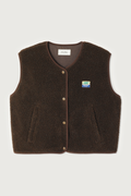Shop the American Vintage Hoktown Sleeveless Fleece Gilet in Marronnier Chine at Dotique. A cosy recycled fleece layering piece with a relaxed fit and soft shearling texture.