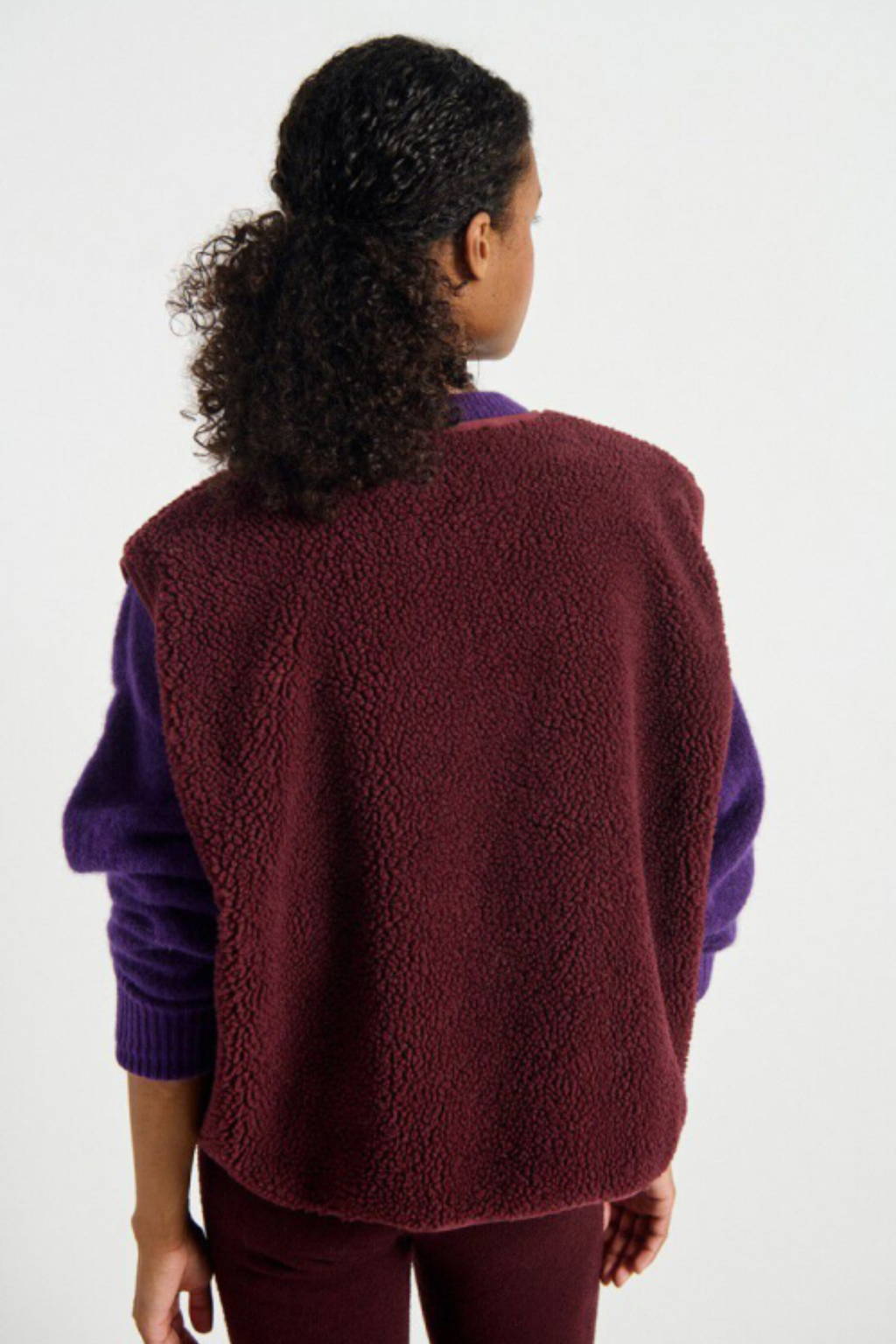 Soft fleece gilet by American Vintage. Lightweight, easy to layer and perfect for everyday wear. Shop the Hoktown gilet at Dotique.