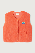 Shop the American Vintage Hoktown Sleeveless Fleece Gilet in Sunset Chine at Dotique. A cosy recycled fleece layering piece in a vibrant coral orange with a relaxed fit.