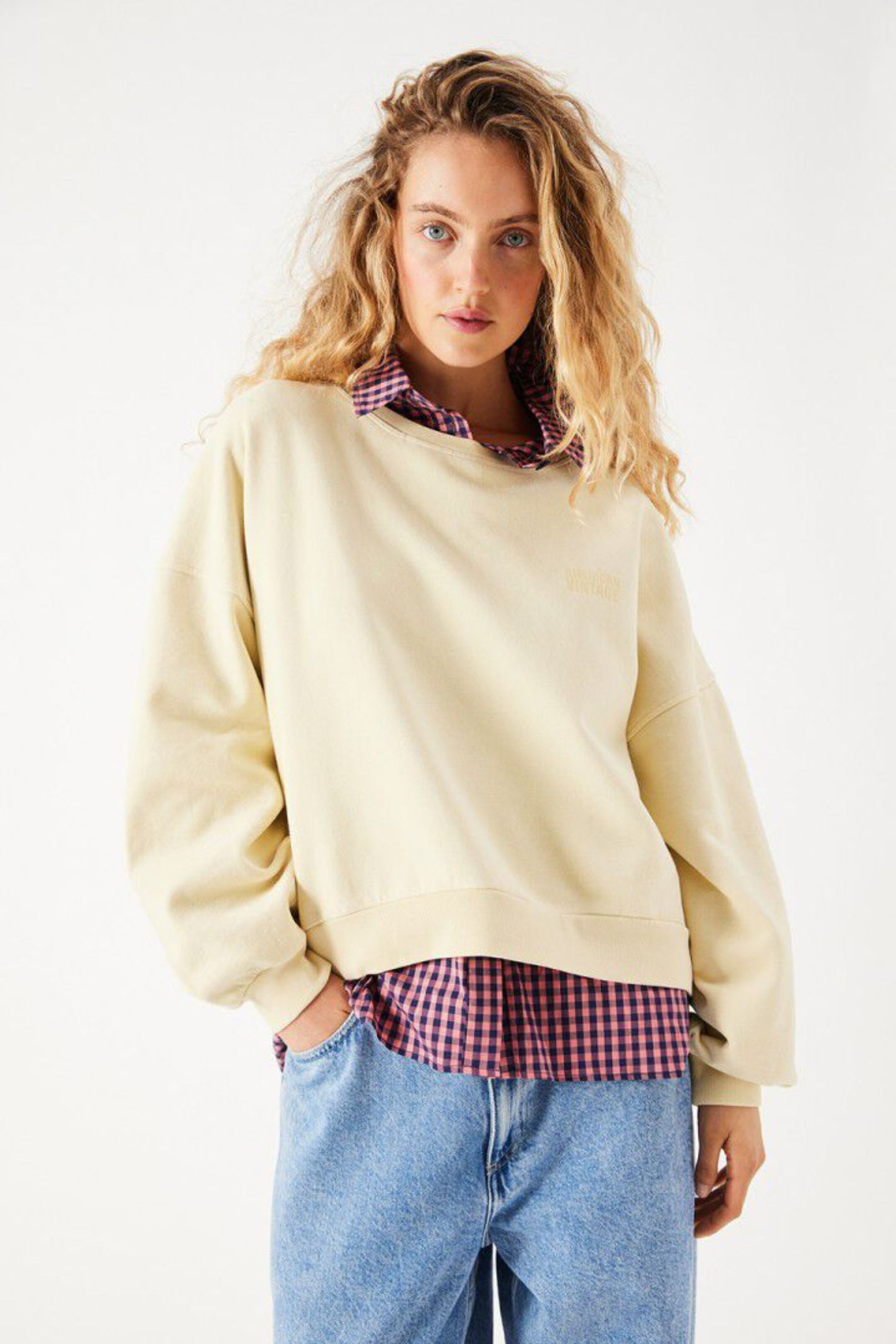 American Vintage Jitbay Sweatshirt in Limonade Vintage, a soft butter yellow oversized 100% cotton sweatshirt.