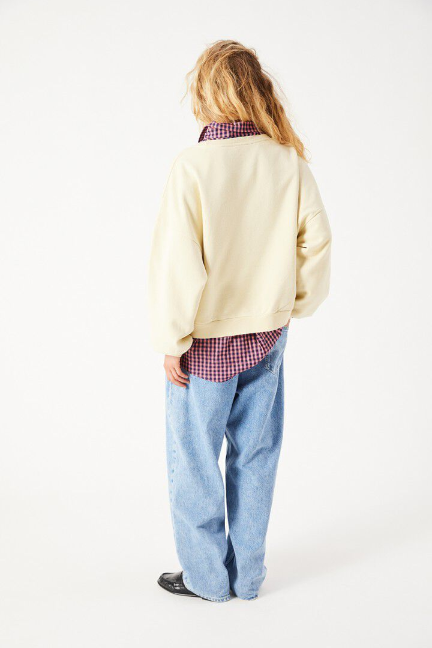 American Vintage Jitbay Sweatshirt in Limonade Vintage, a soft butter yellow oversized 100% cotton sweatshirt.