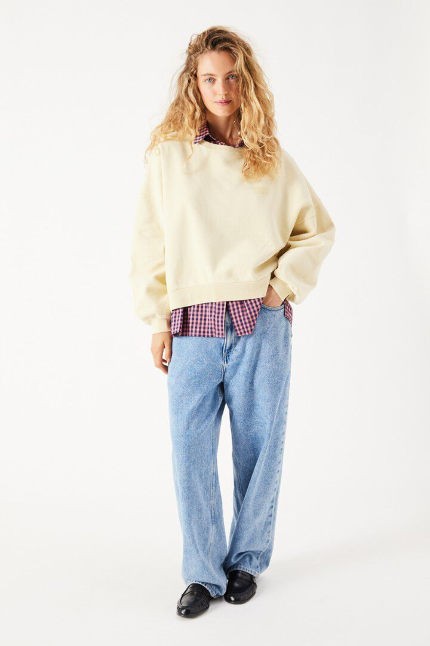 American Vintage Jitbay Sweatshirt in Limonade Vintage, a soft butter yellow oversized 100% cotton sweatshirt.