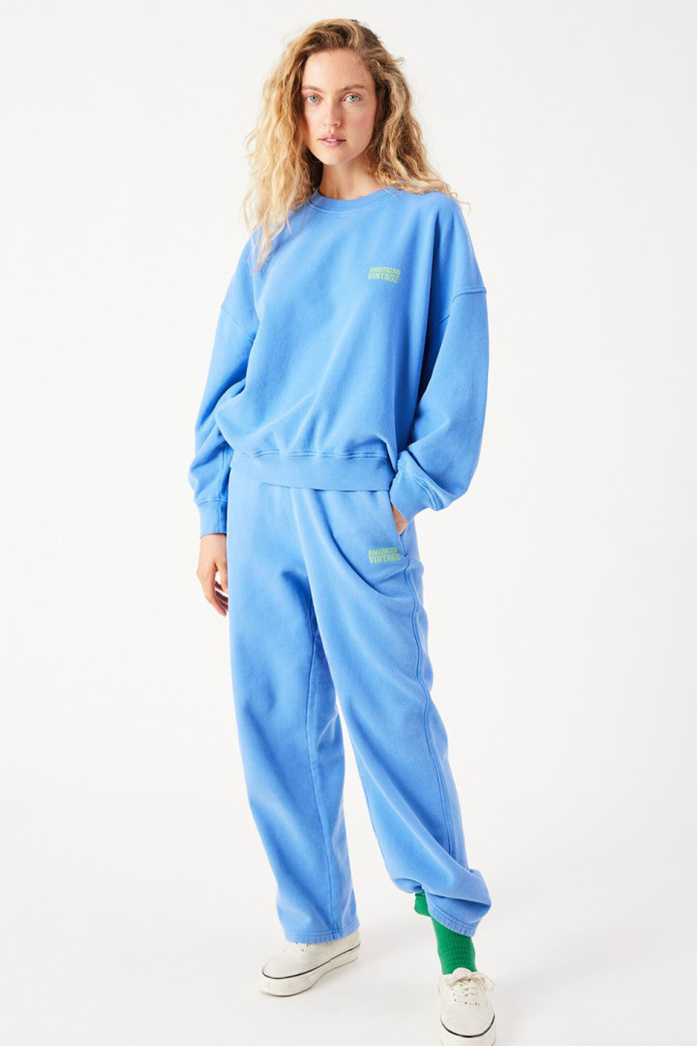Shop the American Vintage Plizzy Sweatshirt in Vintage Nautical Blue at Dotique. Made from 100% cotton with an oversized fit. We recommend sizing down.