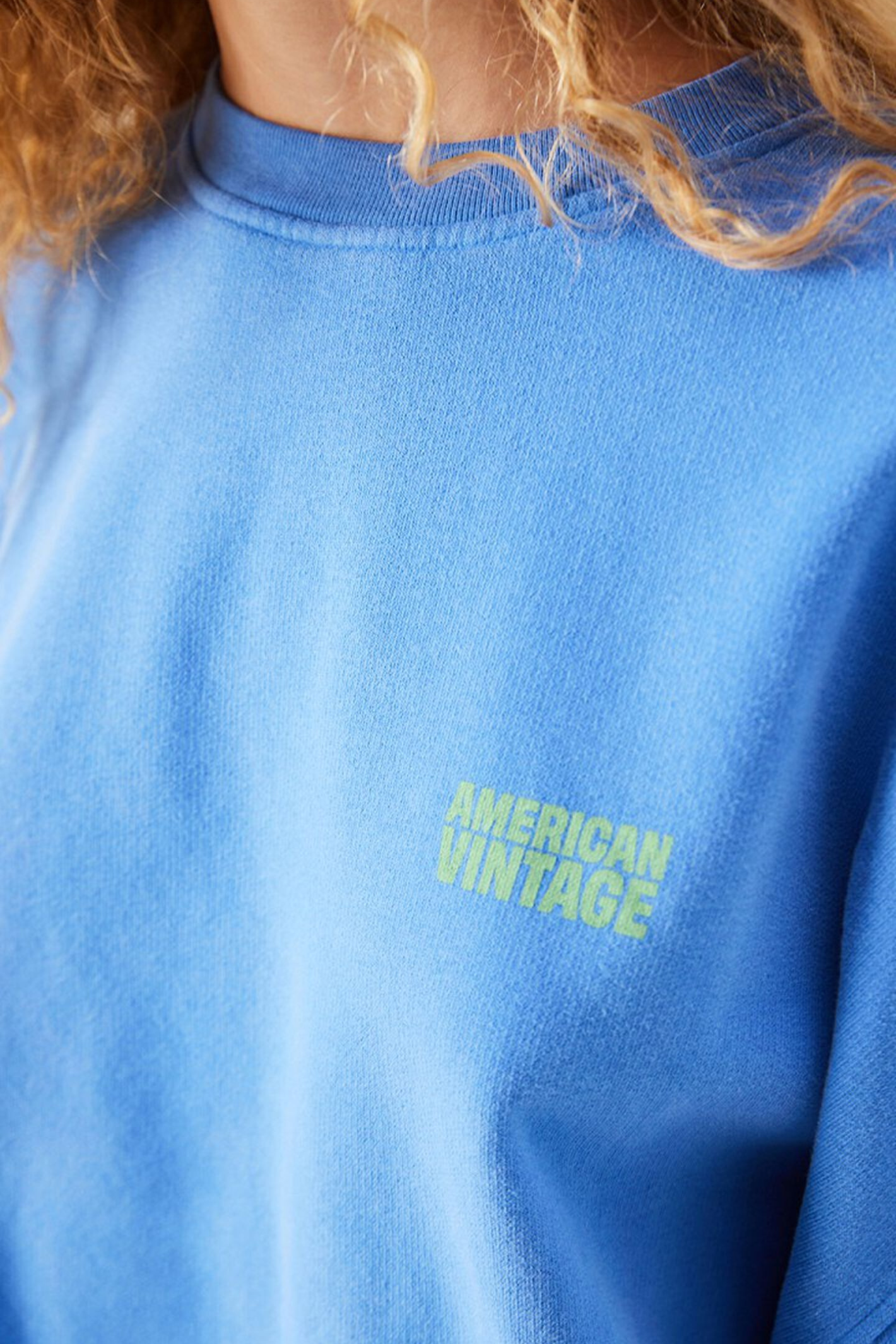 Shop the American Vintage Plizzy Sweatshirt in Vintage Nautical Blue at Dotique. Made from 100% cotton with an oversized fit. We recommend sizing down.