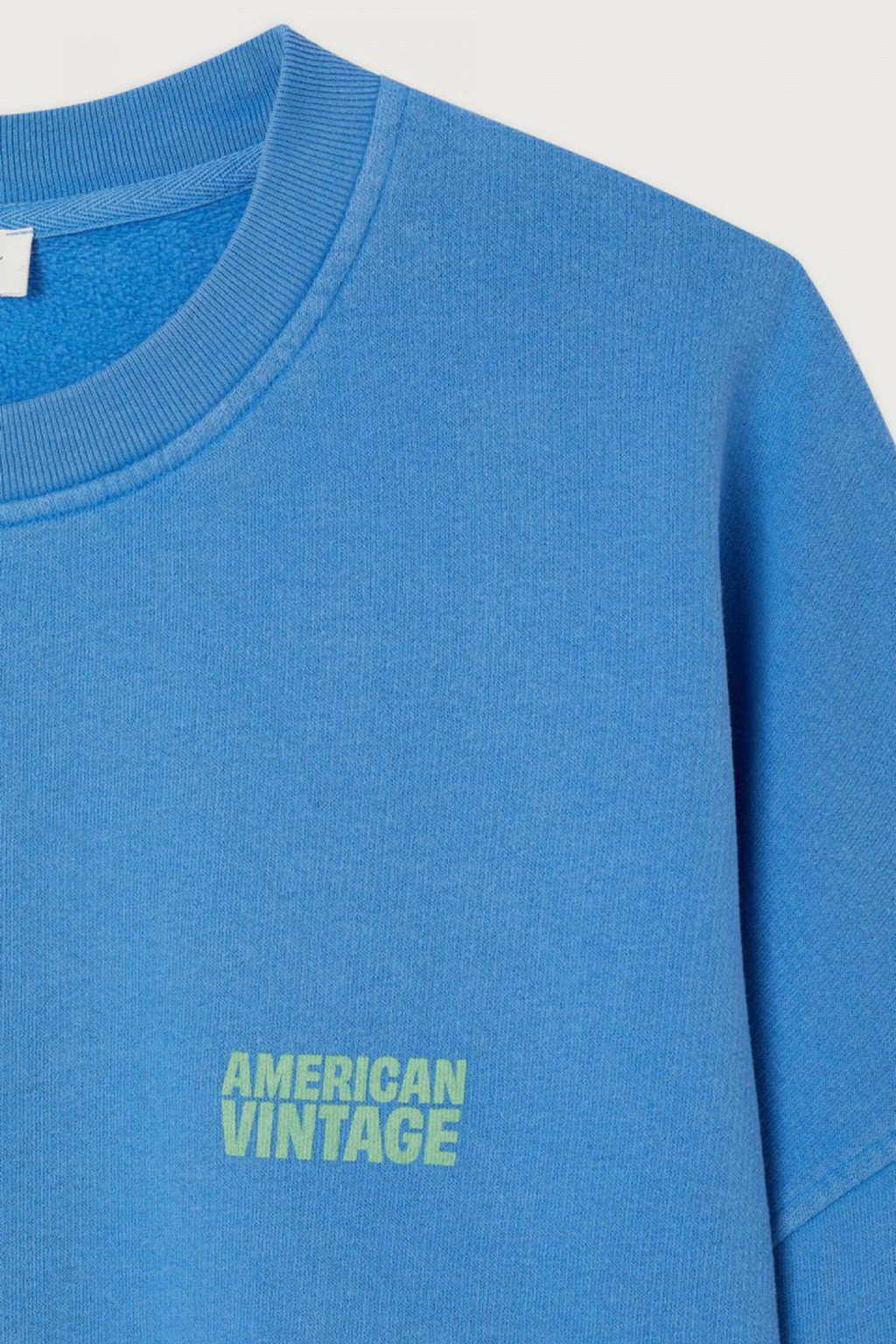 Shop the American Vintage Plizzy Sweatshirt in Vintage Nautical Blue at Dotique. Made from 100% cotton with an oversized fit. We recommend sizing down.