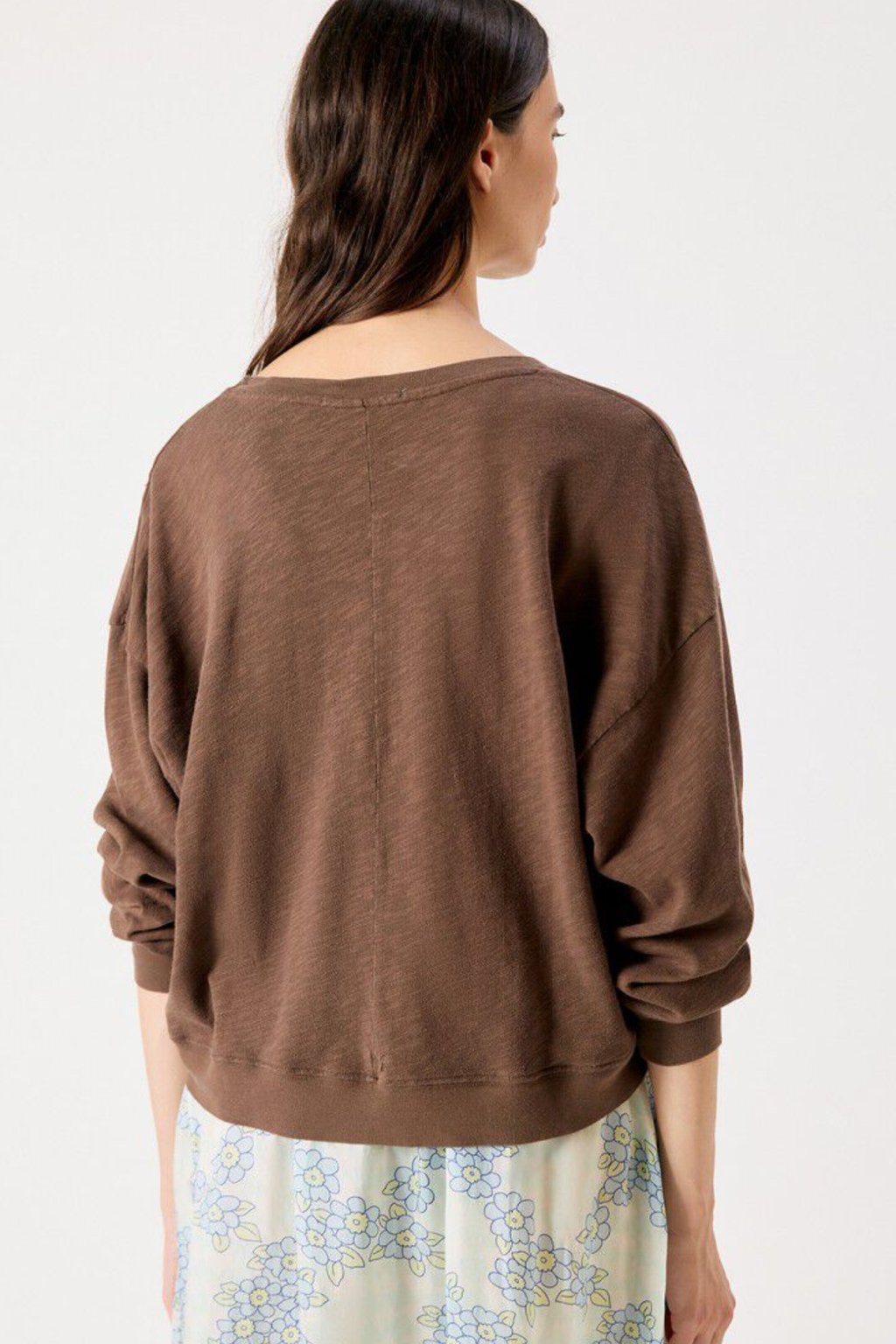Shop the American Vintage Sonoma Long Sleeve T-Shirt in Vintage Chestnut at Dotique. Made from soft 100% slub cotton with a relaxed fit in a rich brown shade.