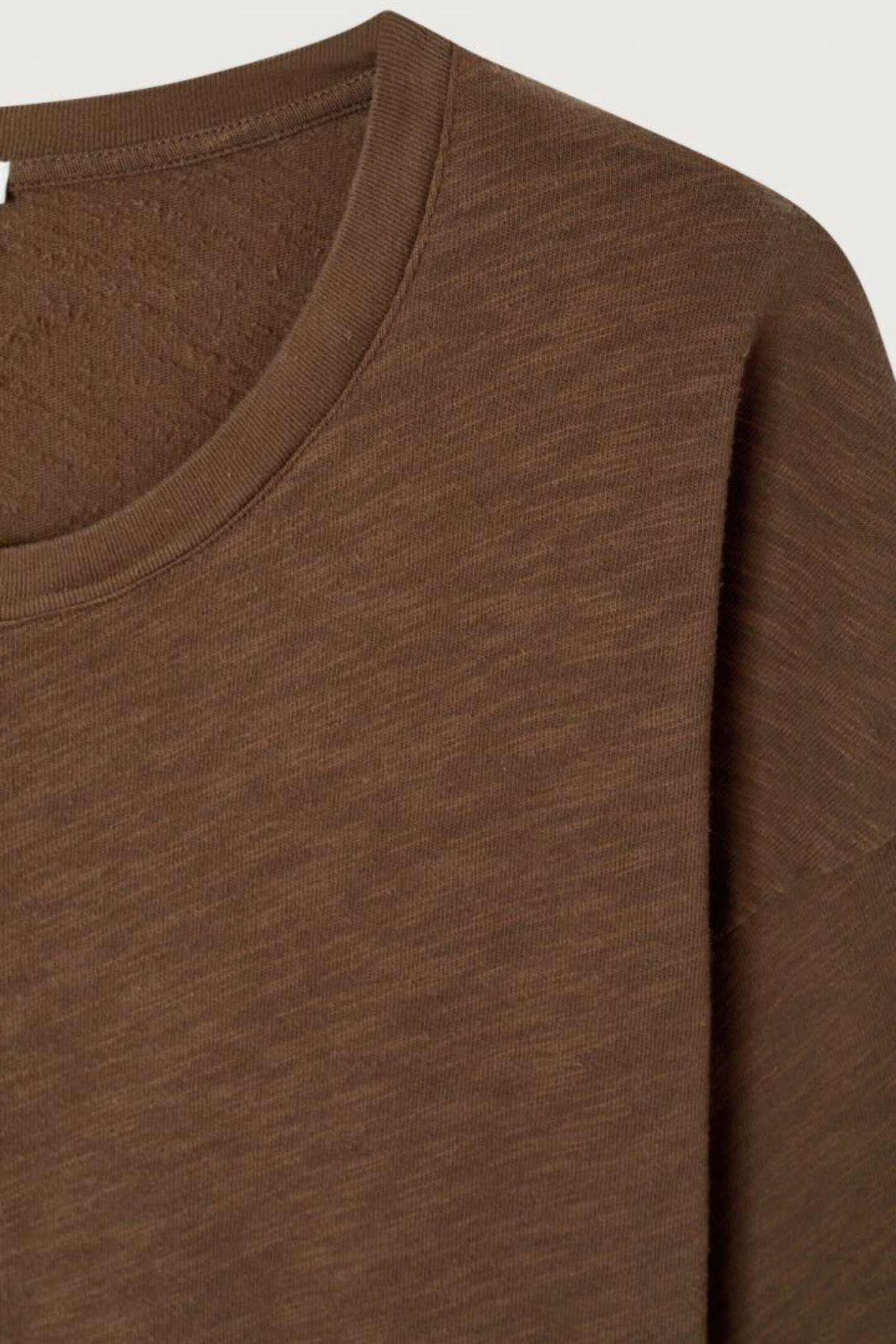 Shop the American Vintage Sonoma Long Sleeve T-Shirt in Vintage Chestnut at Dotique. Made from soft 100% slub cotton with a relaxed fit in a rich brown shade.