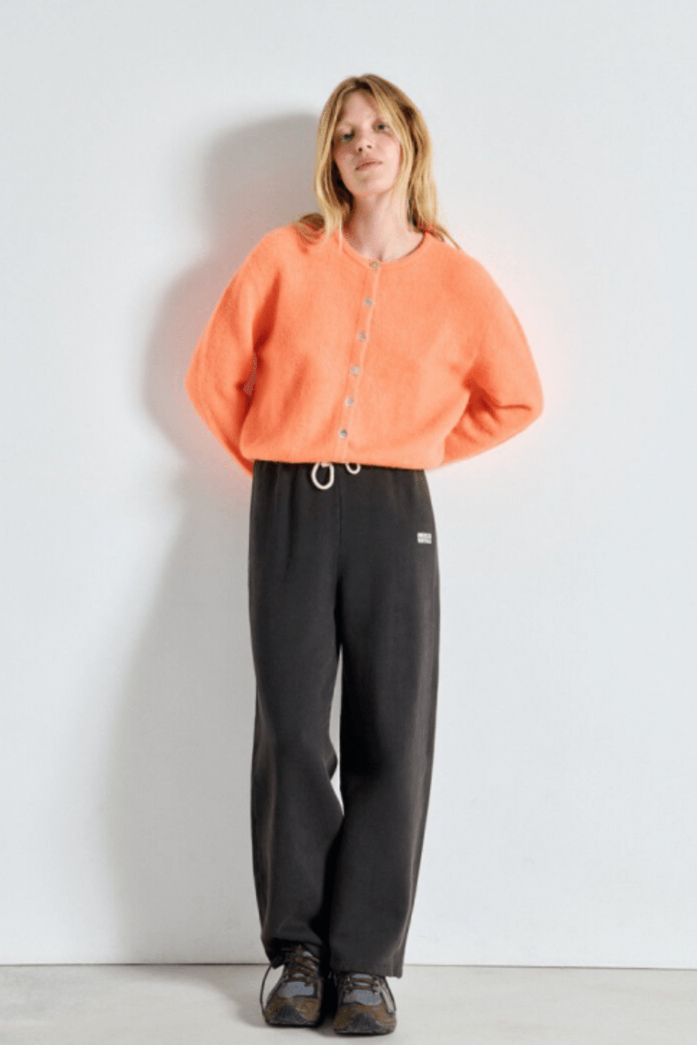 American Vintage Vitow cardigan in Carotte Fluo Chine with round neck and pearl buttons at Dotique