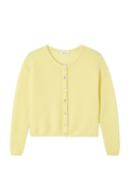 Shop the American Vintage Vitow Cardigan in Citronnier Chine at Dotique. A luxuriously soft alpaca and wool blend cardigan in a fresh yellow hue with a relaxed fit.