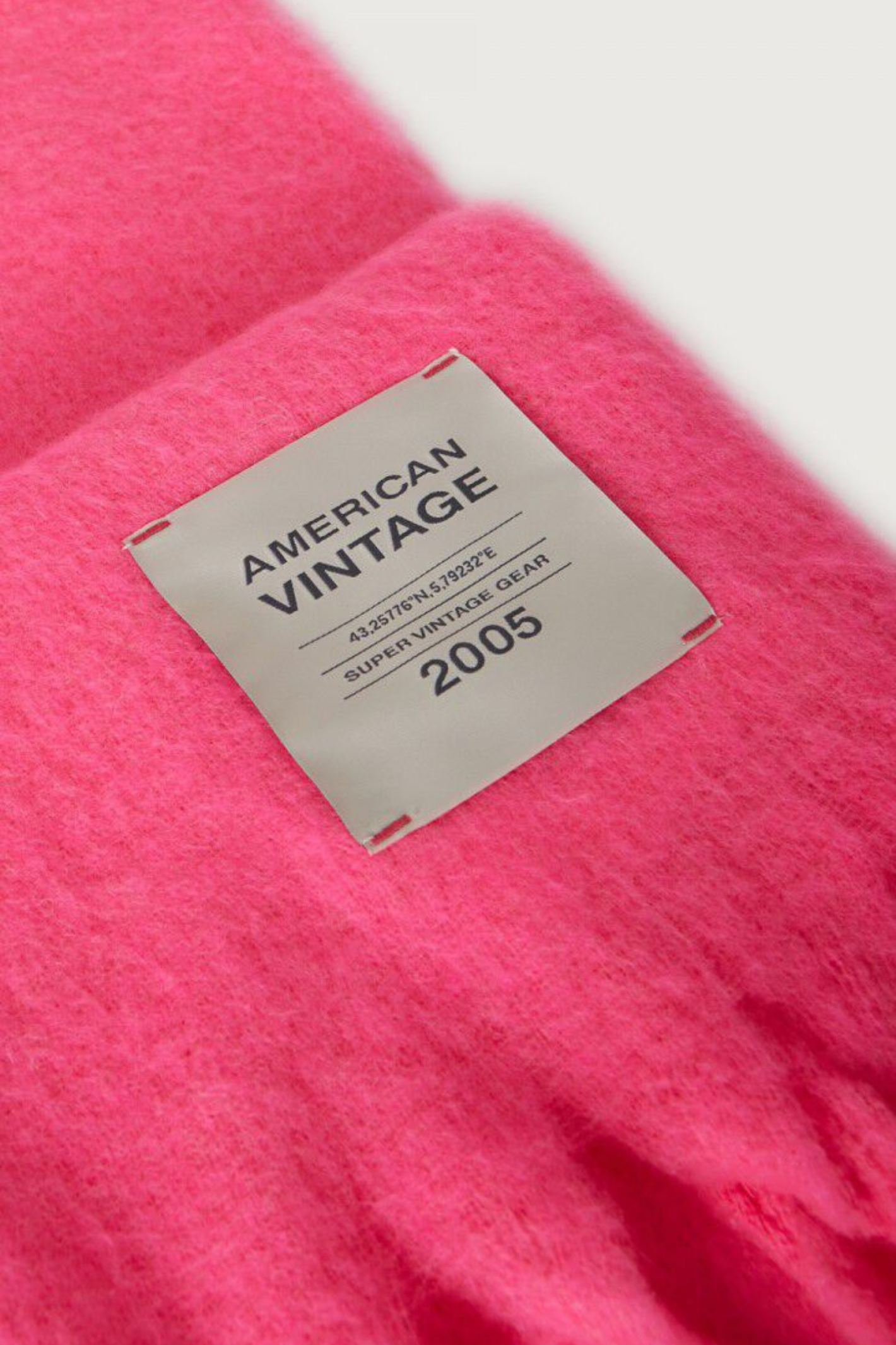 Shop the American Vintage Zinaco Scarf in Rose Fluo at Dotique. A soft brushed scarf with fringed edges in a vibrant pink shade for effortless everyday styling.